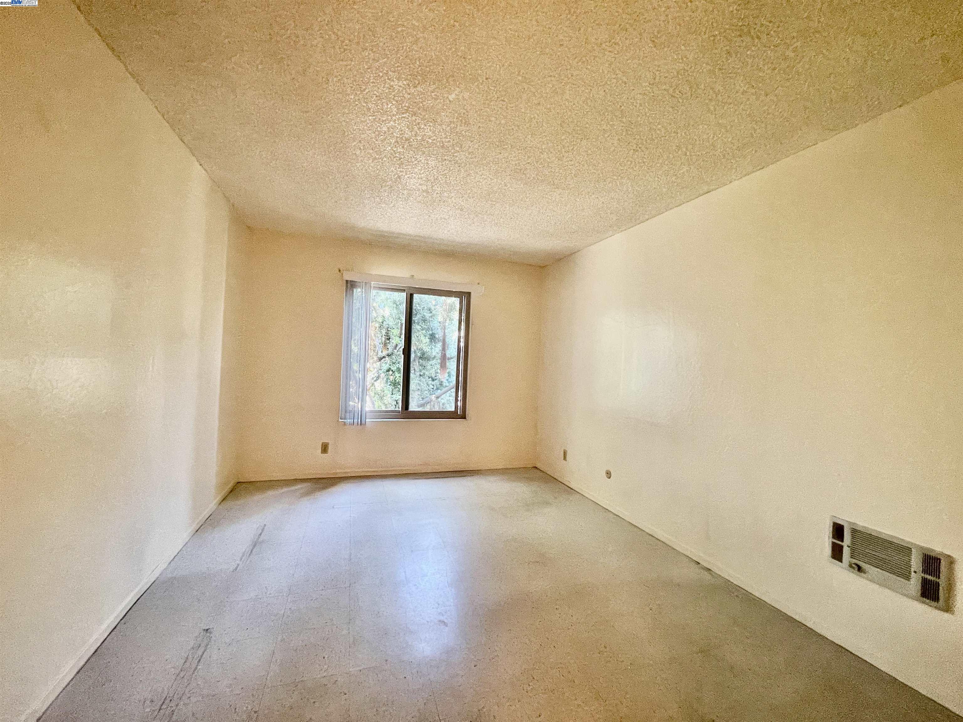 Detail Gallery Image 13 of 28 For 965 Shorepoint Ct #200, Alameda,  CA 94501 - 1 Beds | 1/1 Baths
