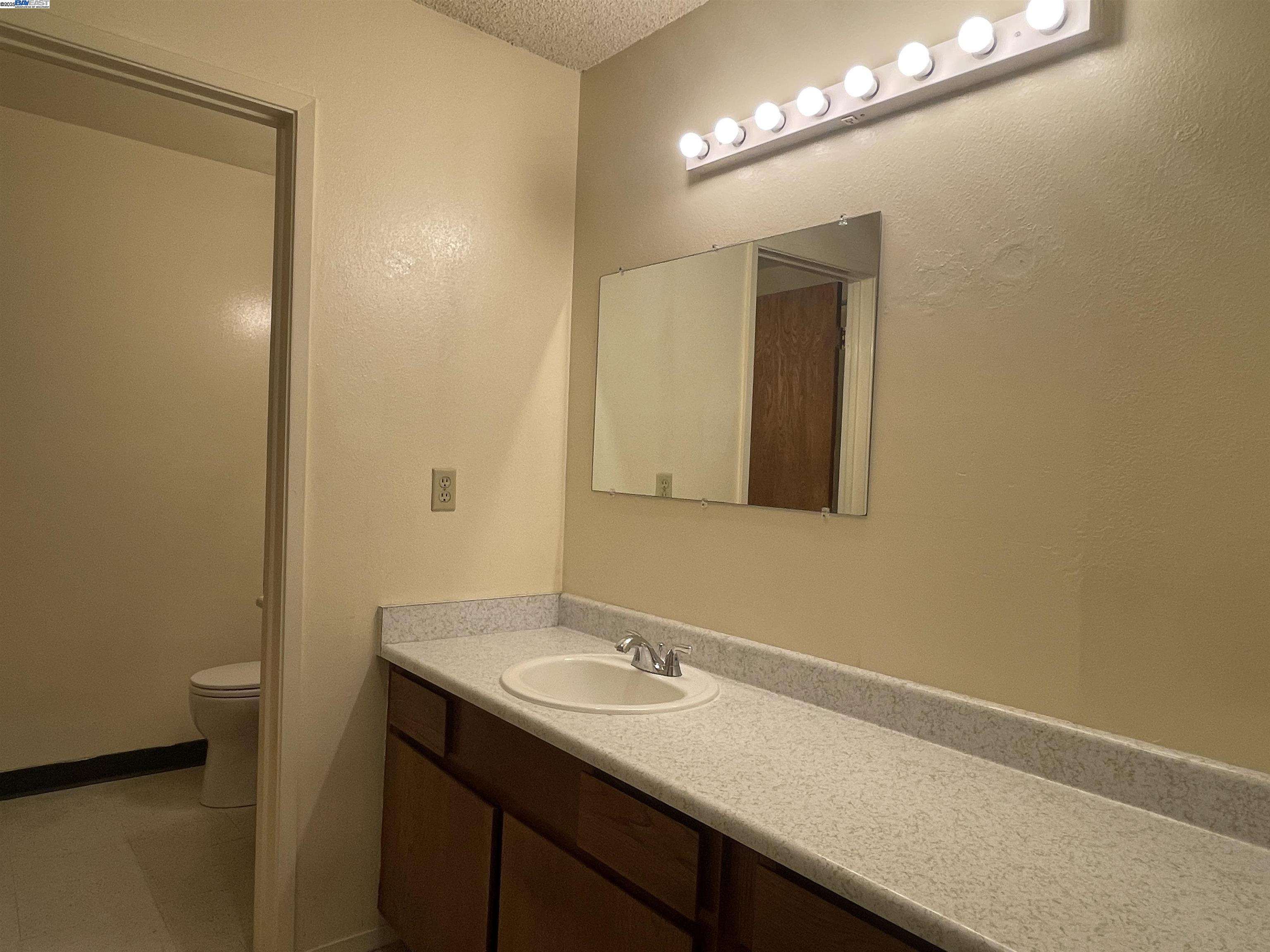 Detail Gallery Image 15 of 28 For 965 Shorepoint Ct #200, Alameda,  CA 94501 - 1 Beds | 1/1 Baths