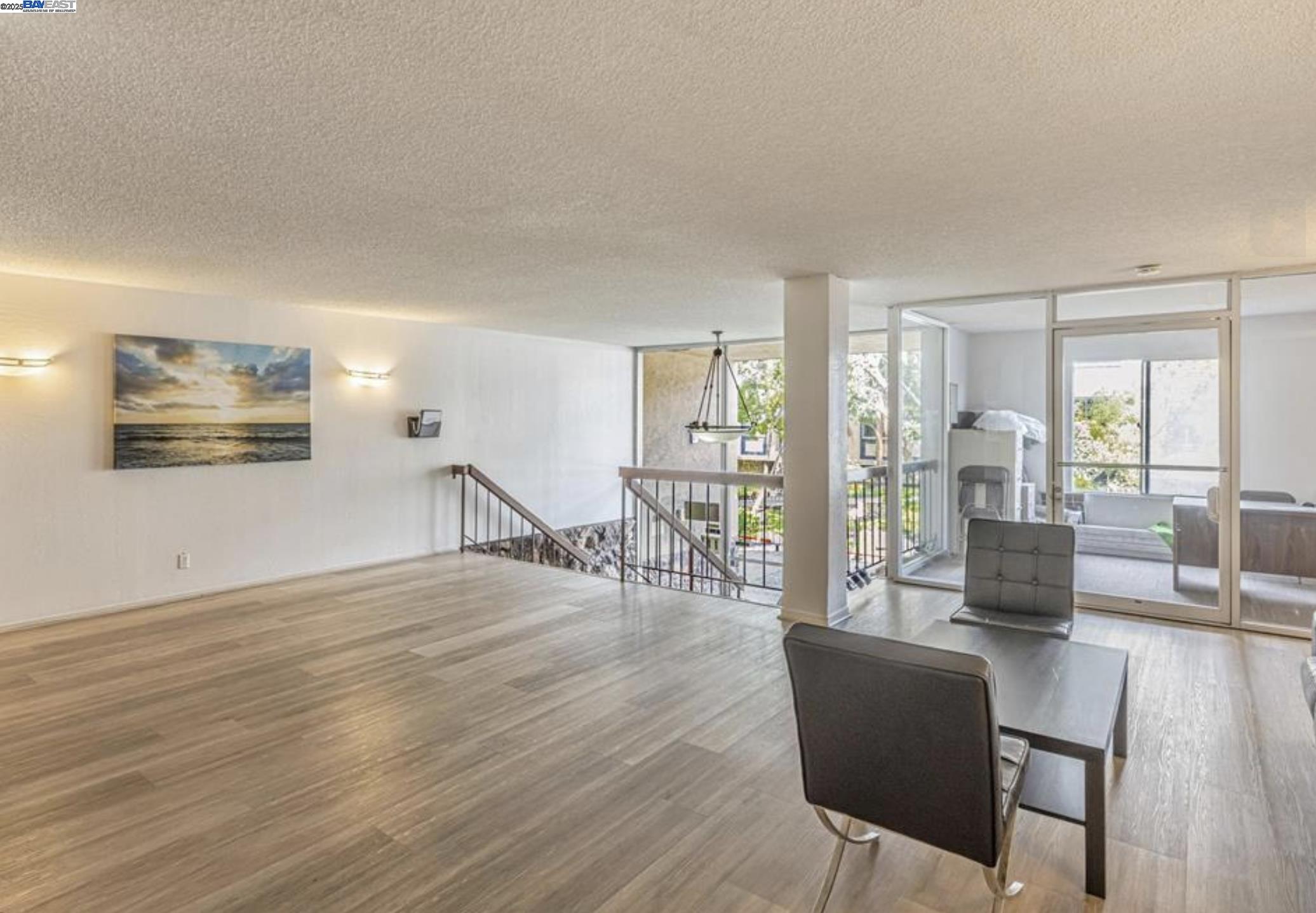 Detail Gallery Image 4 of 28 For 965 Shorepoint Ct #200, Alameda,  CA 94501 - 1 Beds | 1/1 Baths