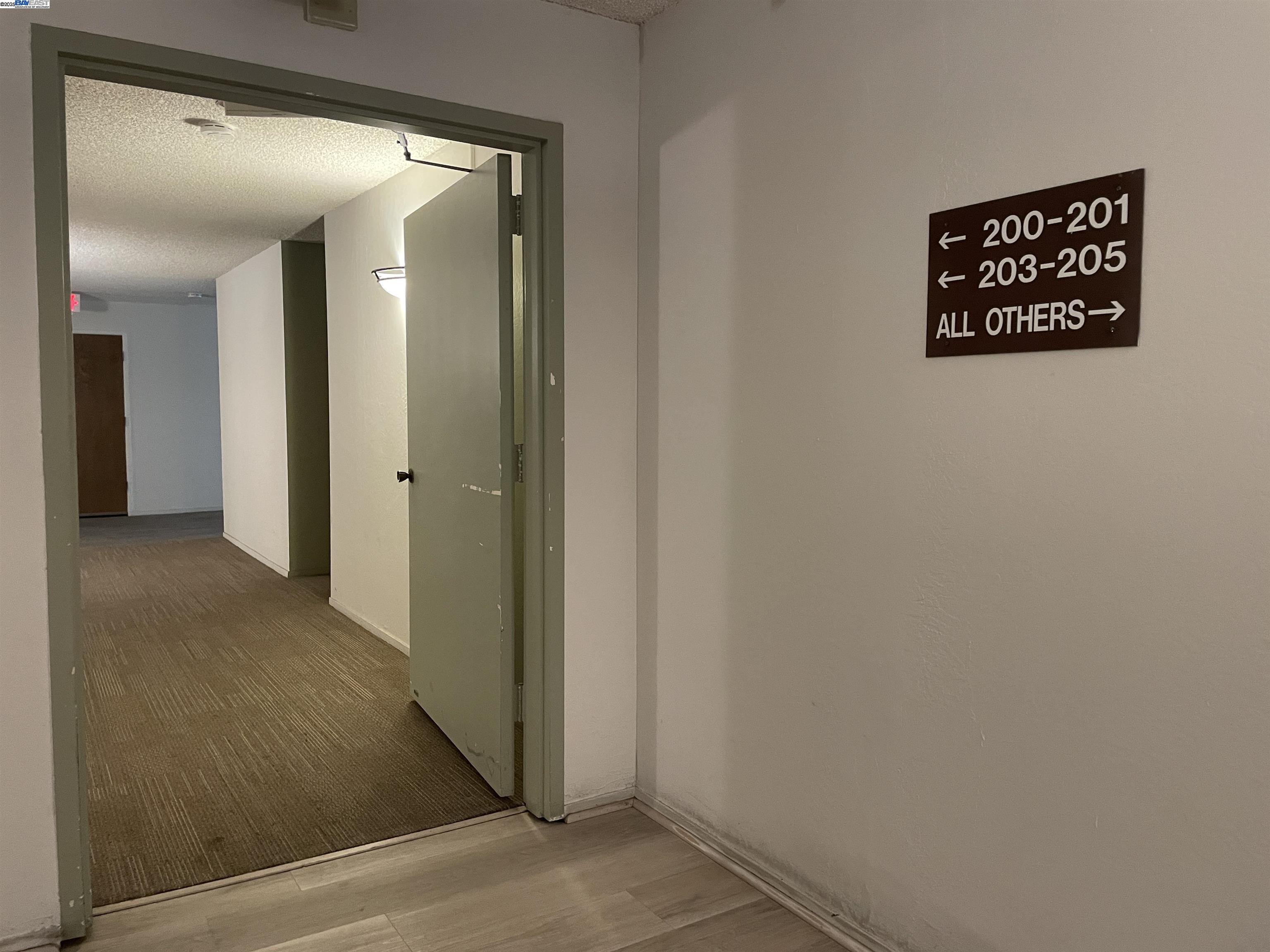 Detail Gallery Image 5 of 28 For 965 Shorepoint Ct #200, Alameda,  CA 94501 - 1 Beds | 1/1 Baths