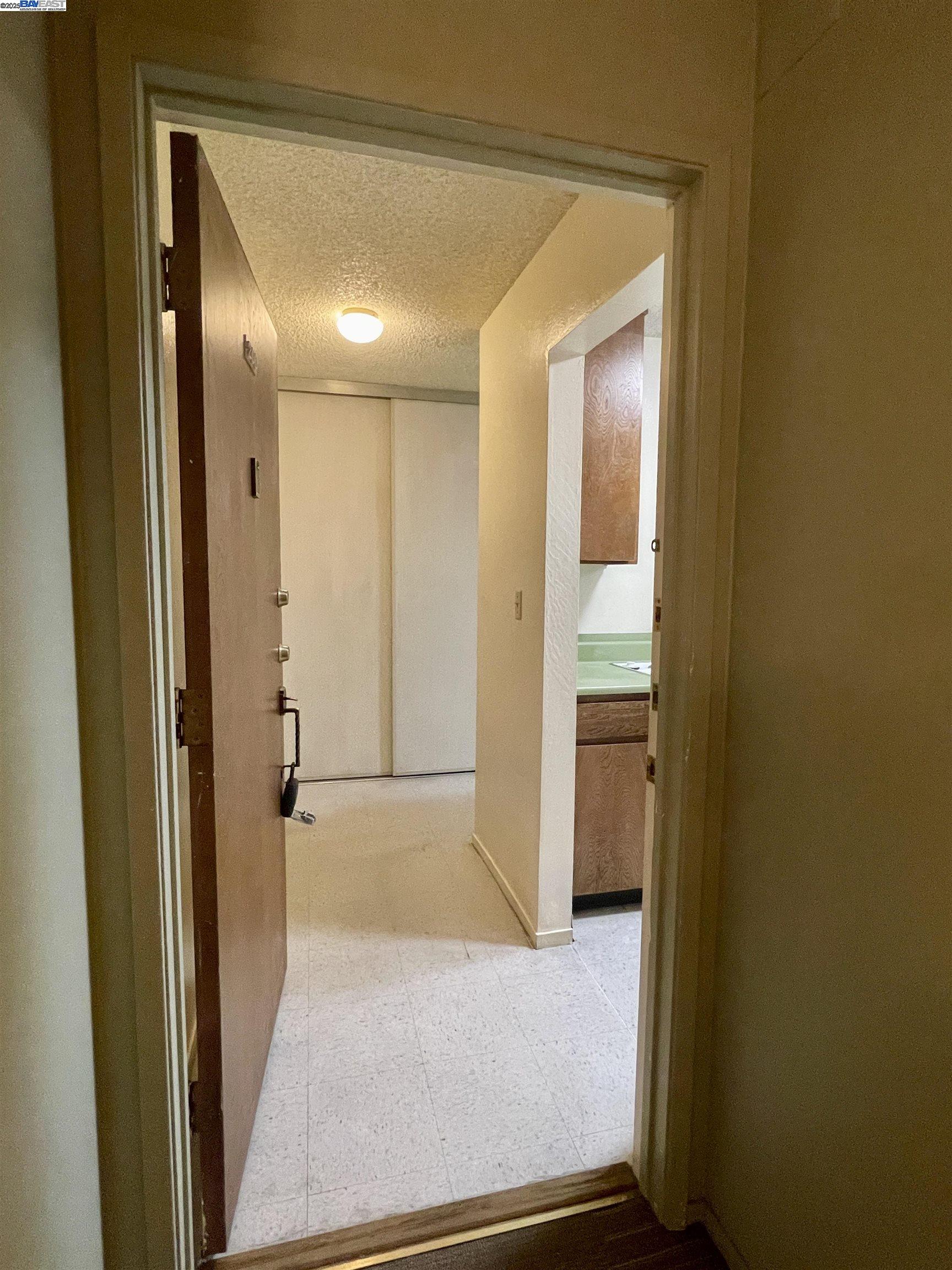 Detail Gallery Image 6 of 28 For 965 Shorepoint Ct #200, Alameda,  CA 94501 - 1 Beds | 1/1 Baths