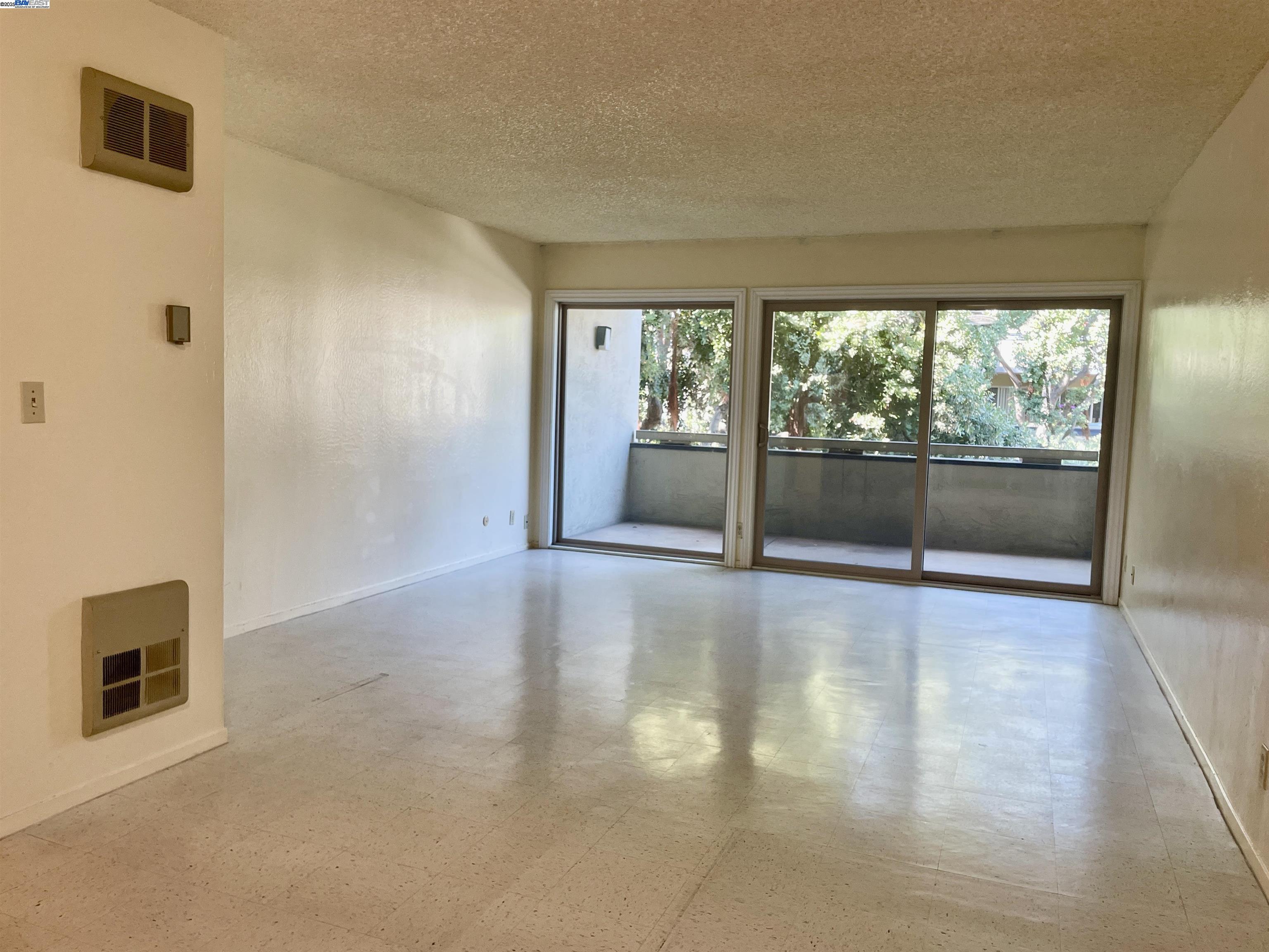 Detail Gallery Image 7 of 28 For 965 Shorepoint Ct #200, Alameda,  CA 94501 - 1 Beds | 1/1 Baths