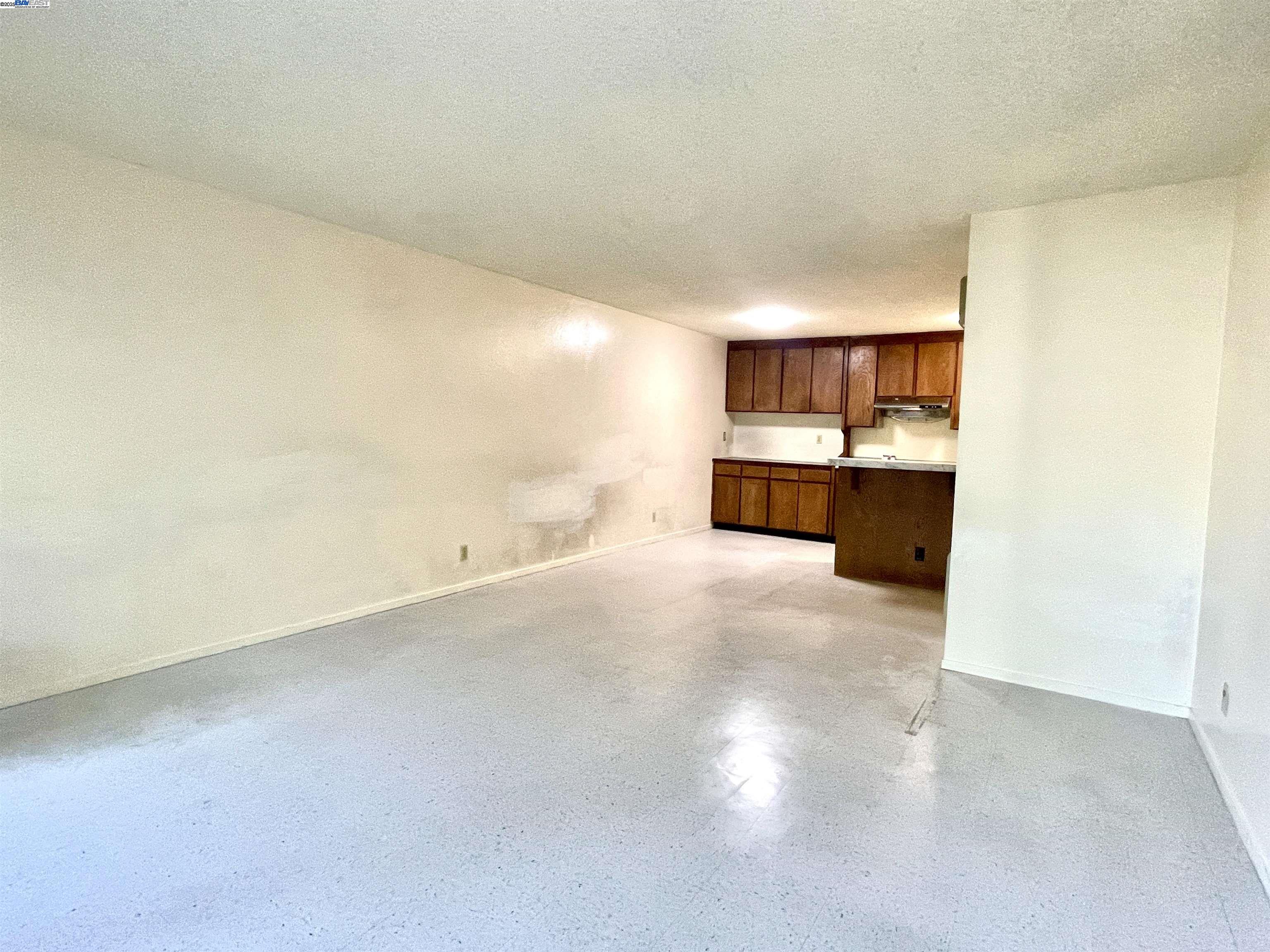 Detail Gallery Image 8 of 28 For 965 Shorepoint Ct #200, Alameda,  CA 94501 - 1 Beds | 1/1 Baths