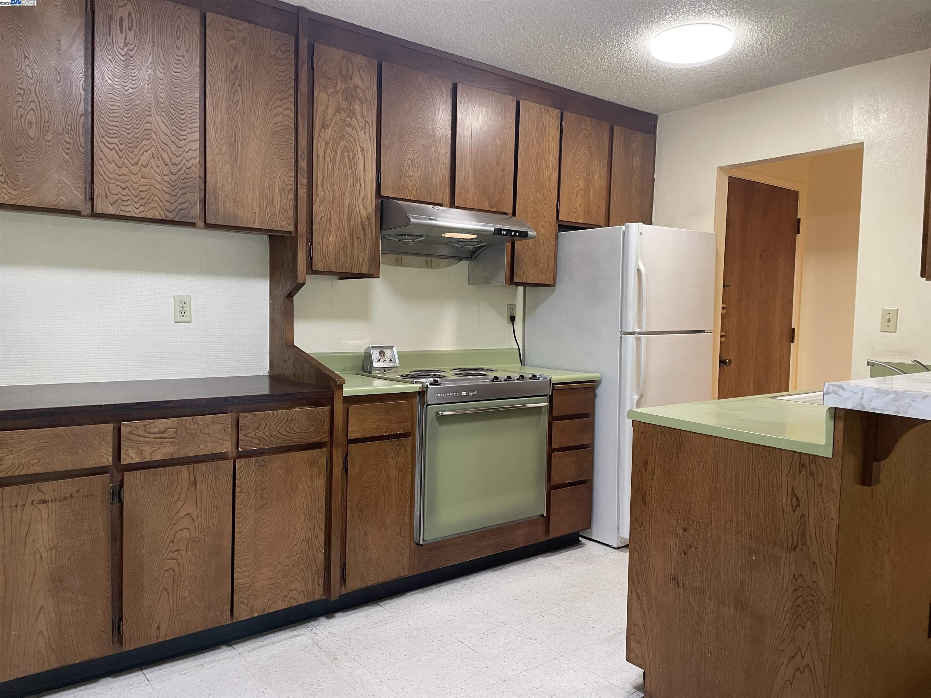 Detail Gallery Image 9 of 28 For 965 Shorepoint Ct #200, Alameda,  CA 94501 - 1 Beds | 1/1 Baths