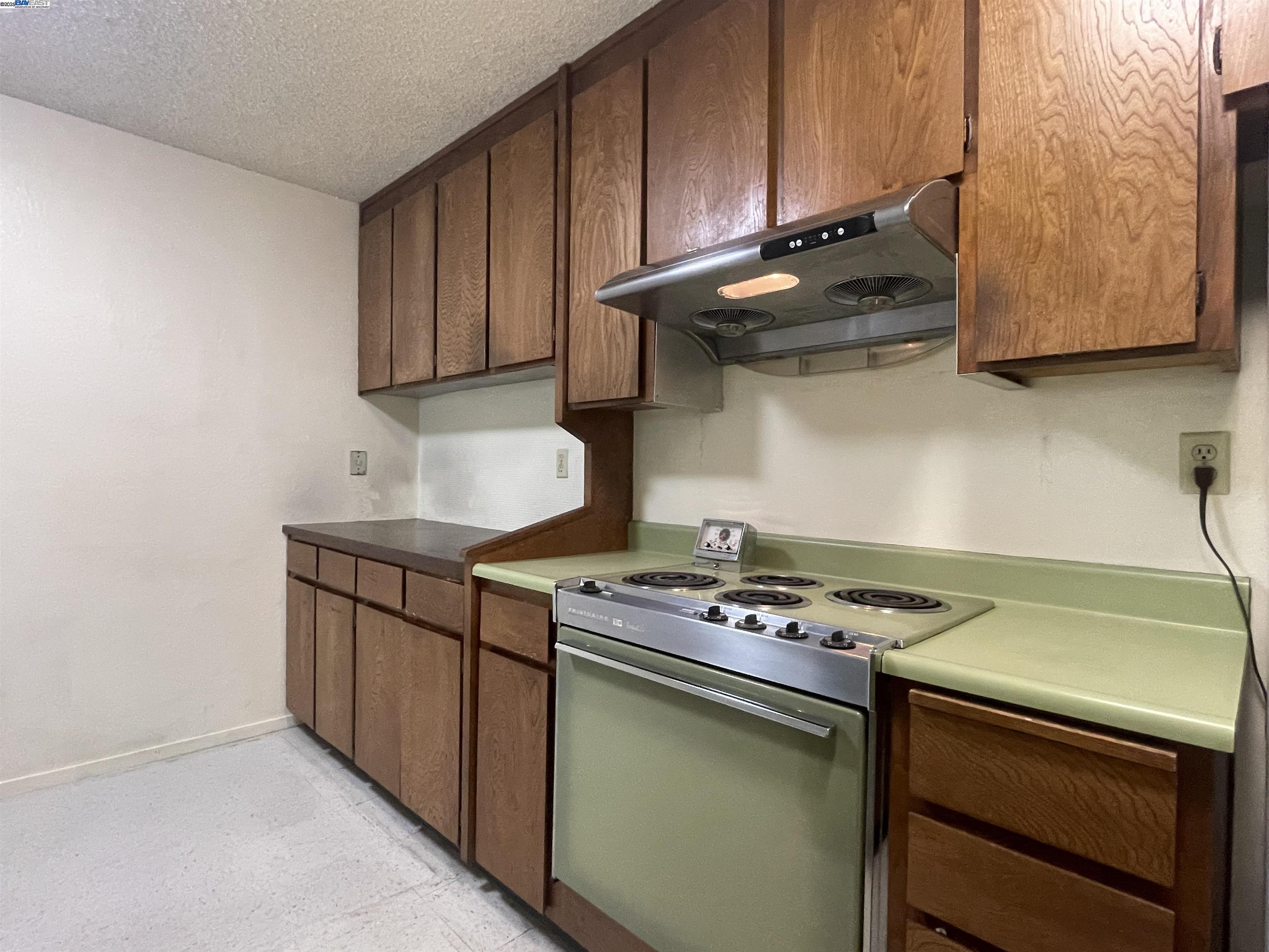 Detail Gallery Image 10 of 28 For 965 Shorepoint Ct #200, Alameda,  CA 94501 - 1 Beds | 1/1 Baths