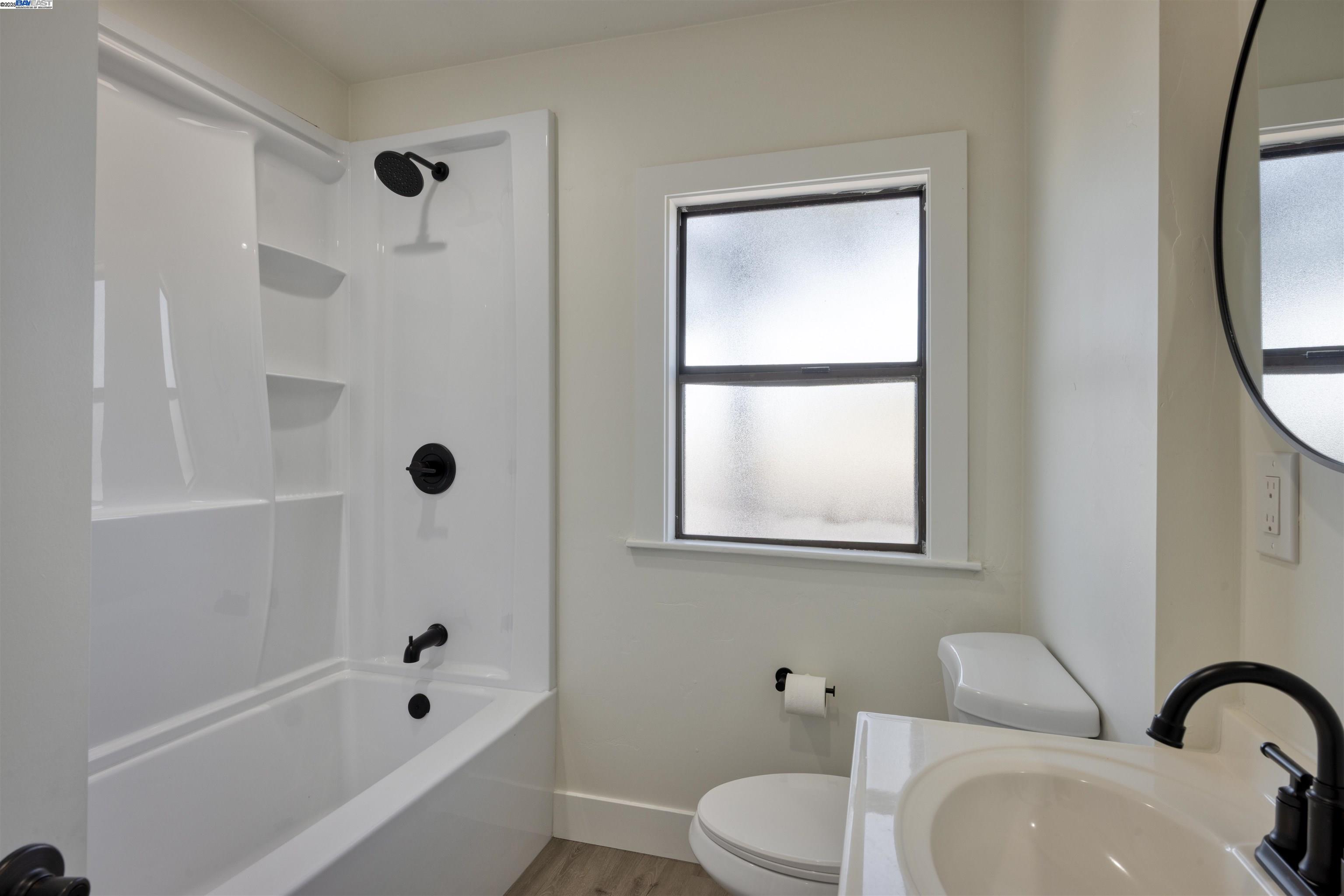 Detail Gallery Image 11 of 29 For 2440 Monticello Ave, Oakland,  CA 94601 - 3 Beds | 1/1 Baths