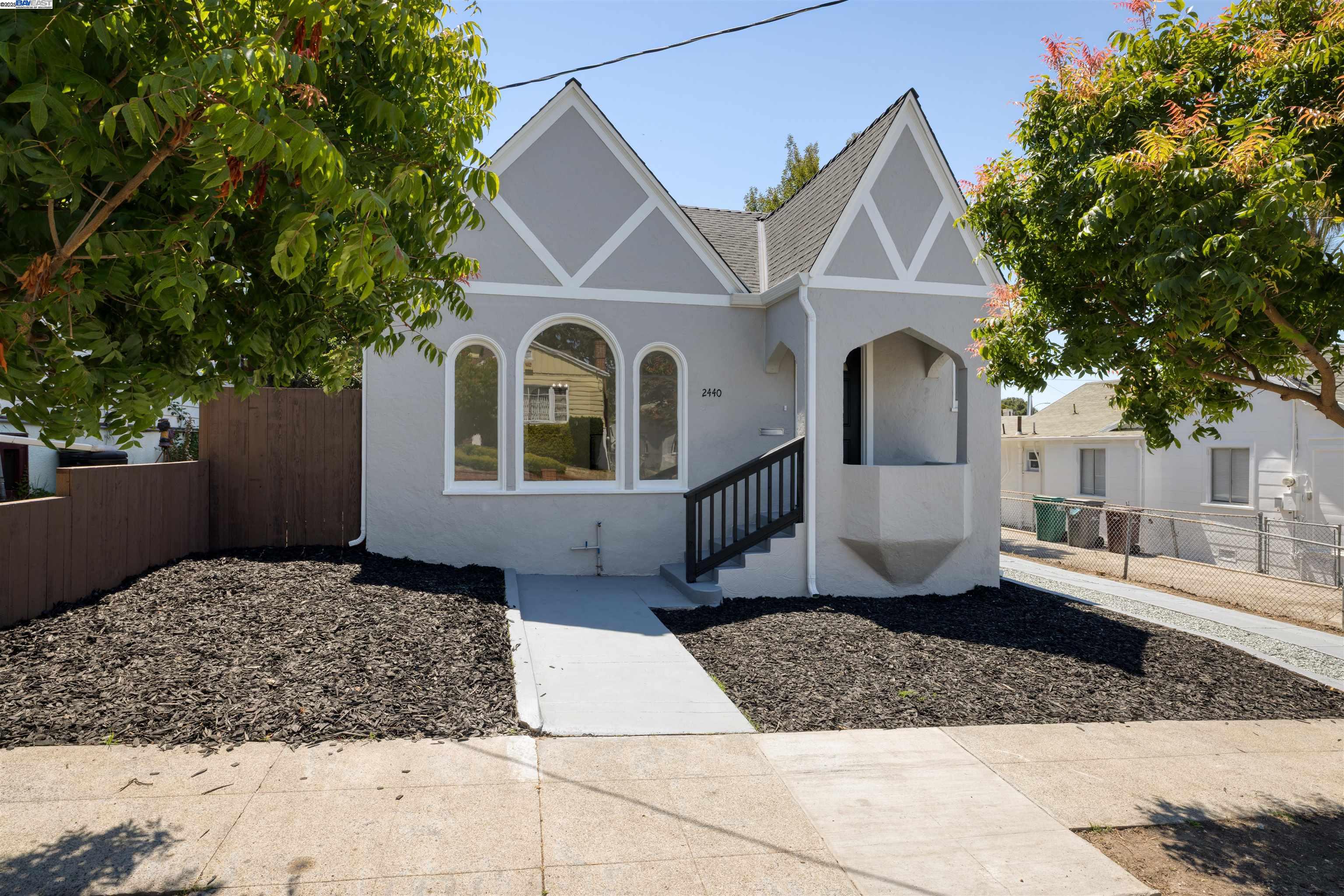Detail Gallery Image 16 of 29 For 2440 Monticello Ave, Oakland,  CA 94601 - 3 Beds | 1/1 Baths