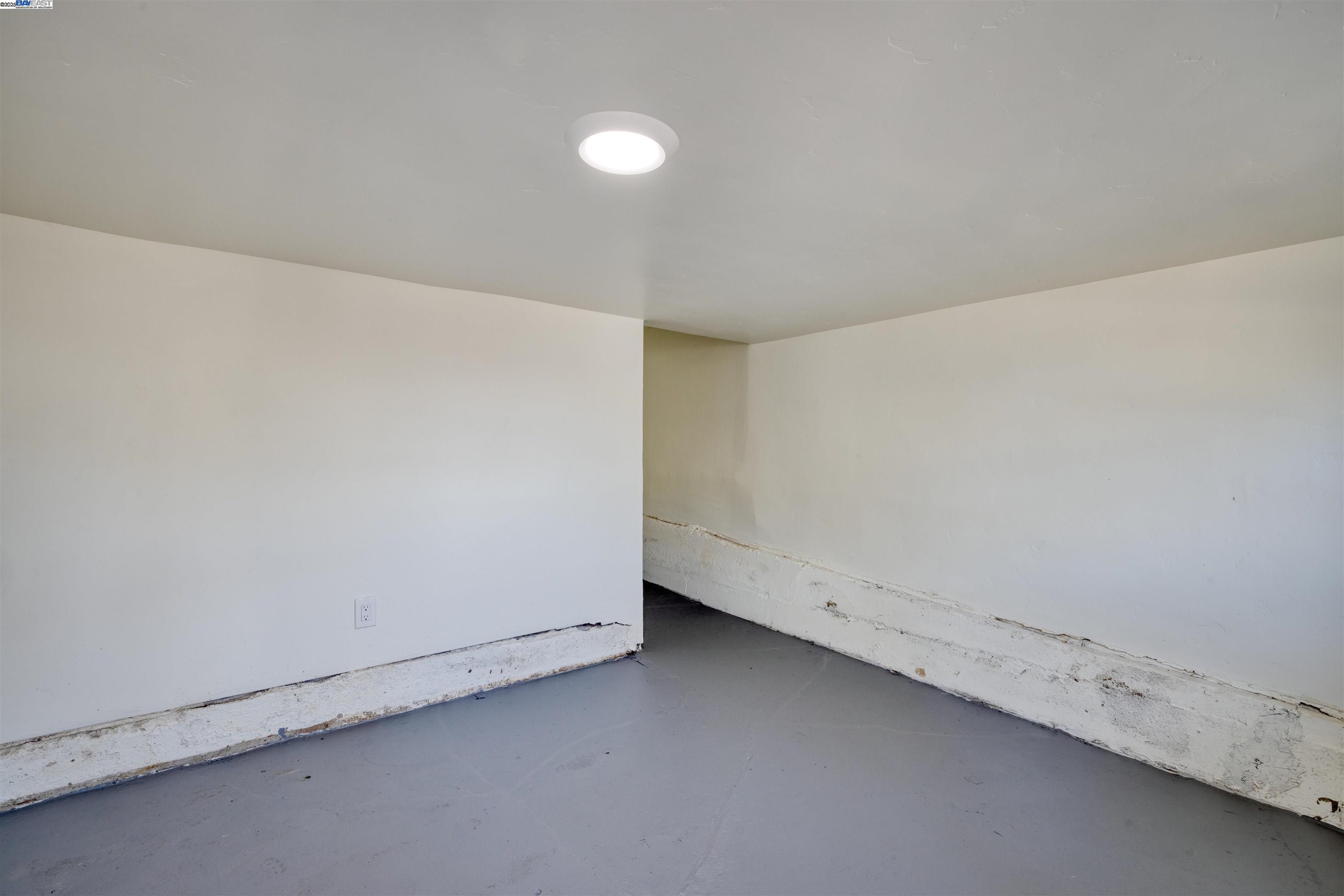 Detail Gallery Image 20 of 29 For 2440 Monticello Ave, Oakland,  CA 94601 - 3 Beds | 1/1 Baths