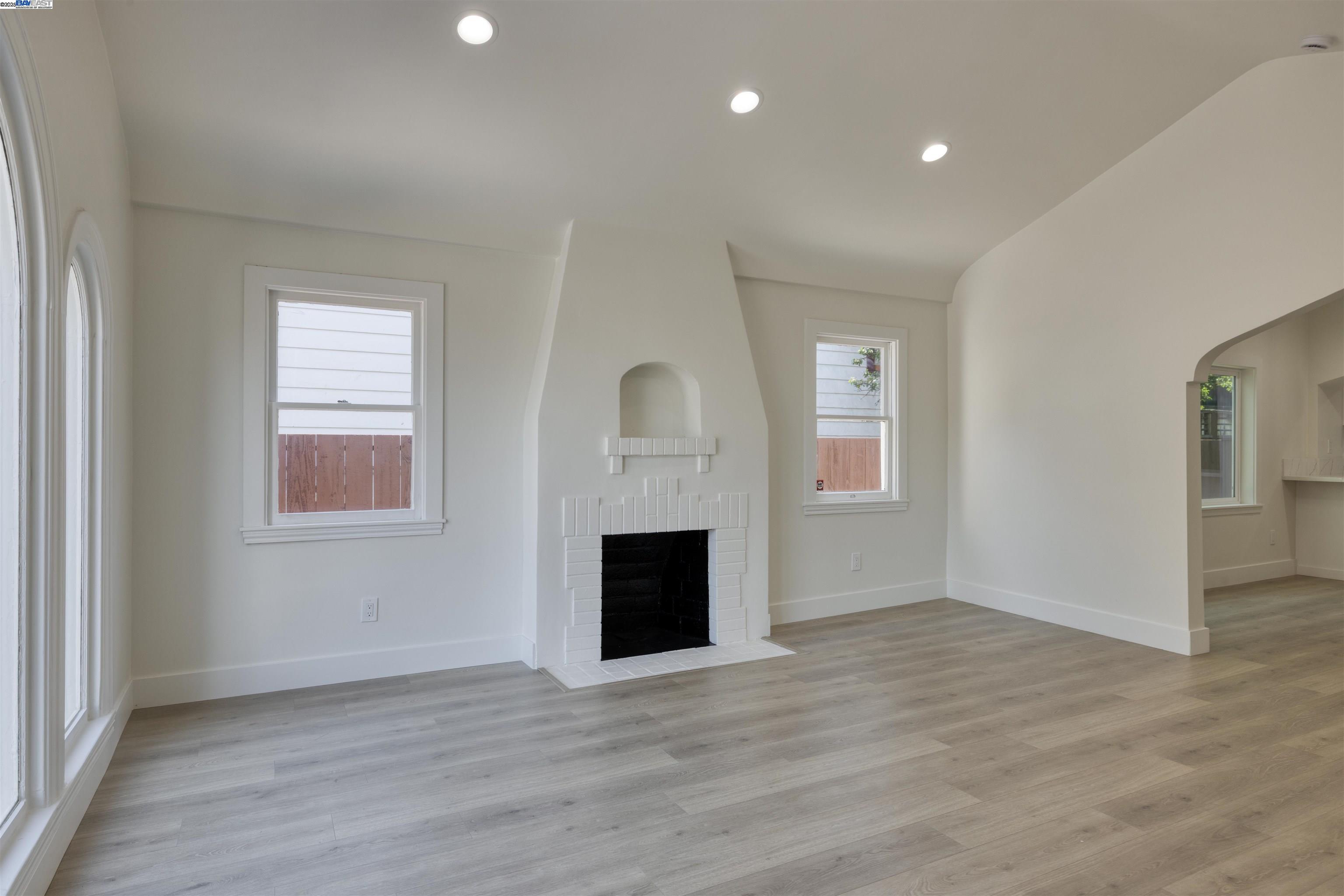 Detail Gallery Image 3 of 29 For 2440 Monticello Ave, Oakland,  CA 94601 - 3 Beds | 1/1 Baths