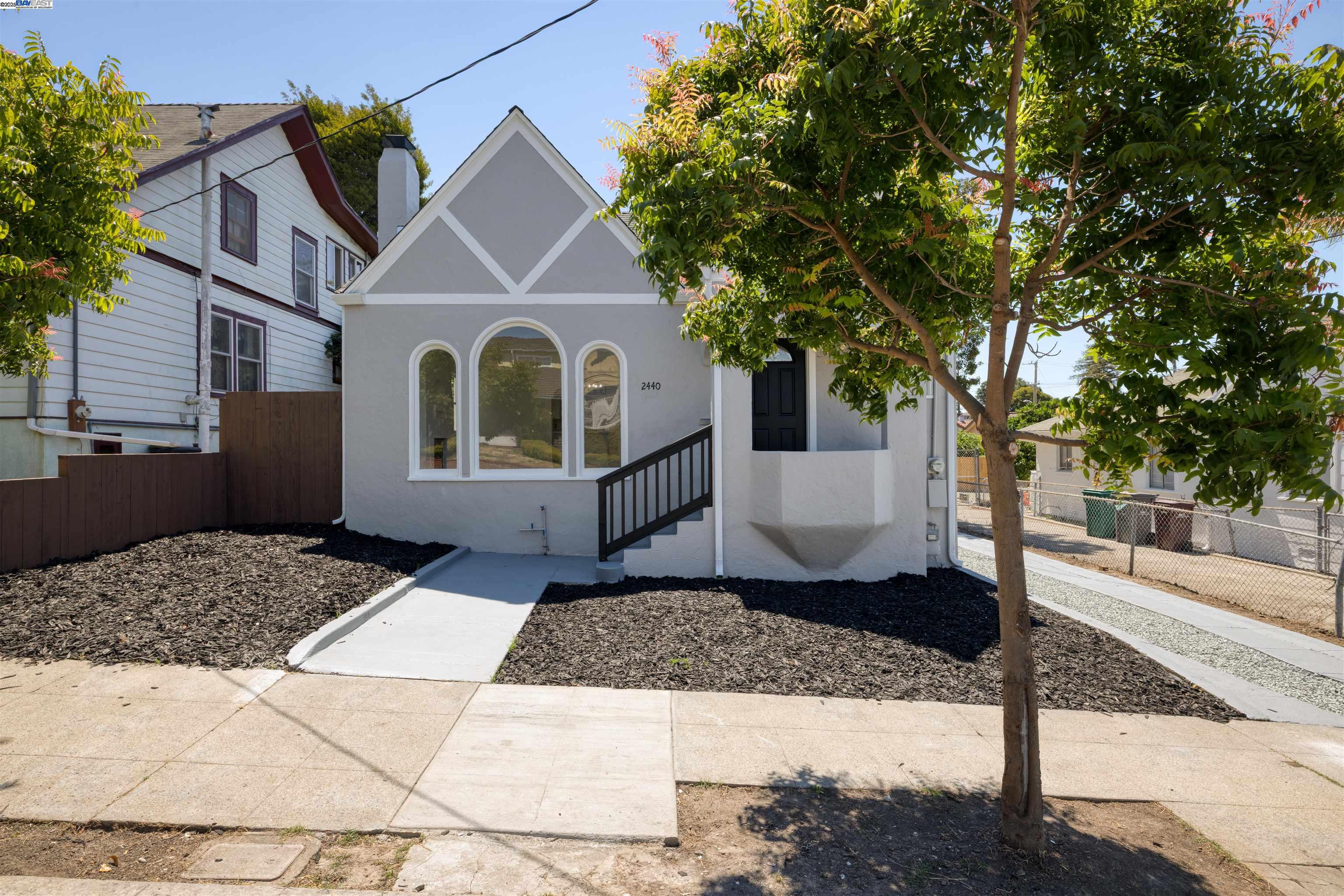 Detail Gallery Image 21 of 29 For 2440 Monticello Ave, Oakland,  CA 94601 - 3 Beds | 1/1 Baths