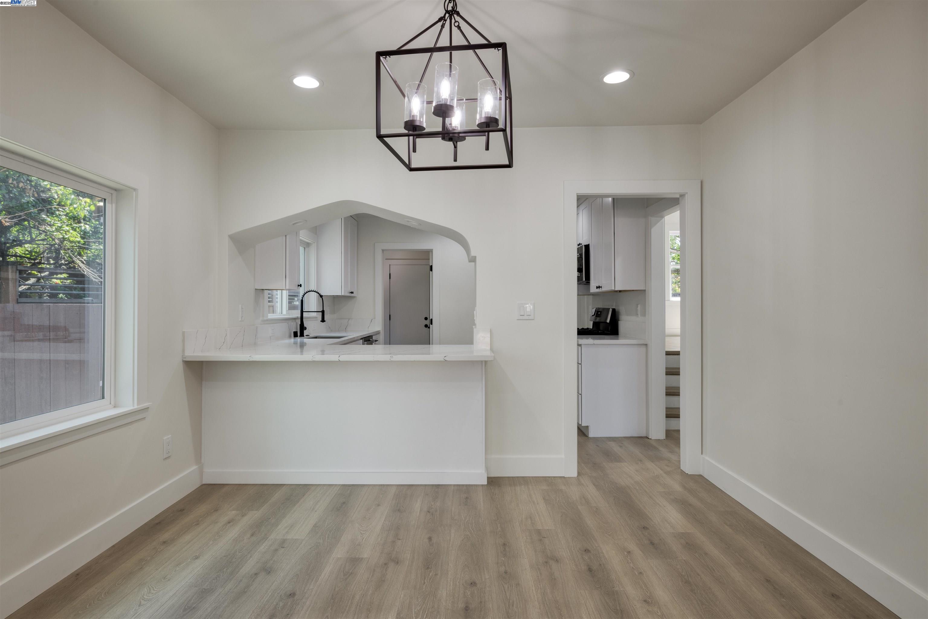 Detail Gallery Image 4 of 29 For 2440 Monticello Ave, Oakland,  CA 94601 - 3 Beds | 1/1 Baths