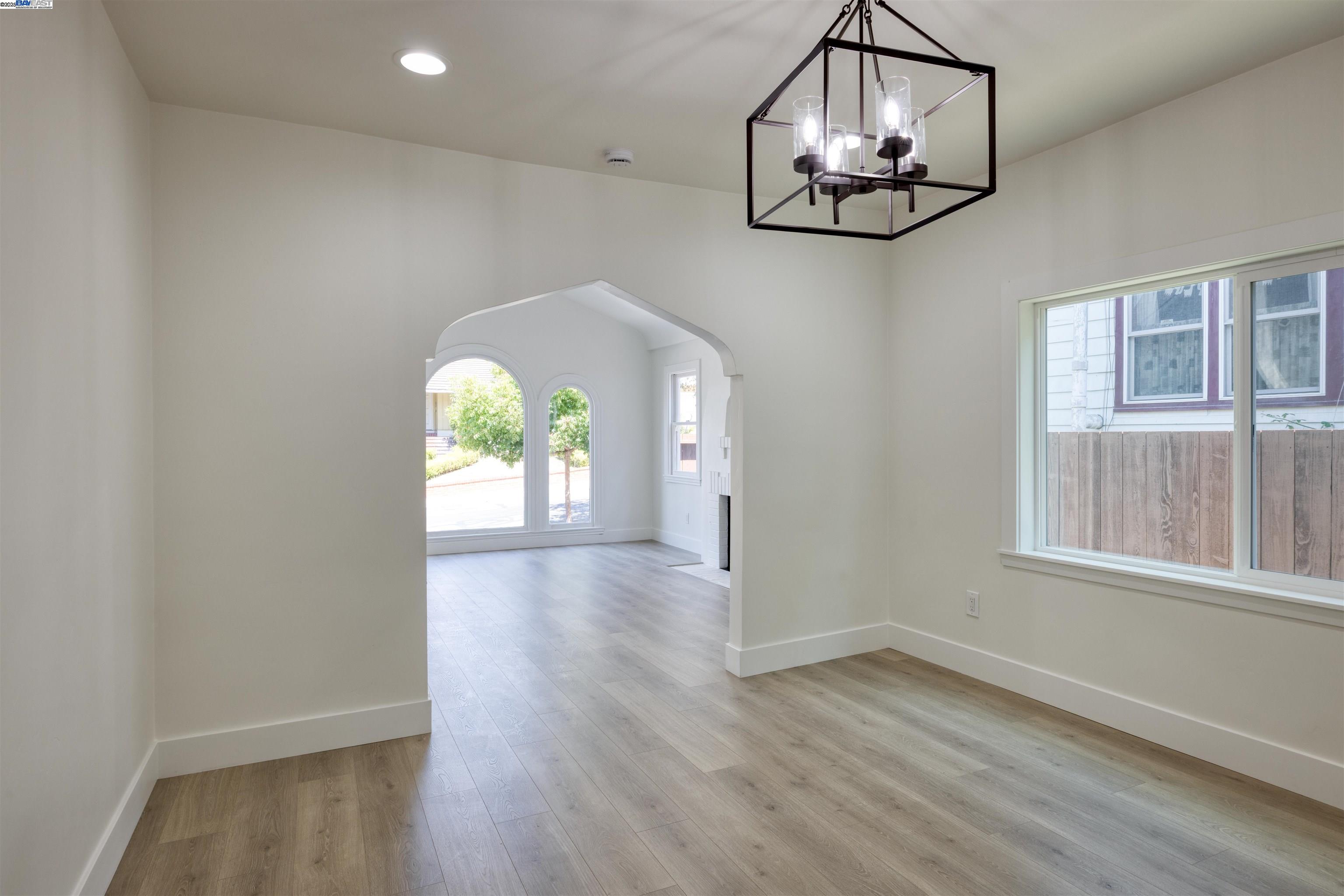 Detail Gallery Image 5 of 29 For 2440 Monticello Ave, Oakland,  CA 94601 - 3 Beds | 1/1 Baths