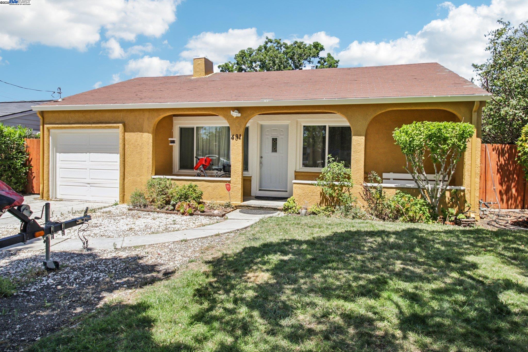 Detail Gallery Image 1 of 39 For 431 Hamilton Ave, Menlo Park,  CA 94025 - 3 Beds | 1 Baths