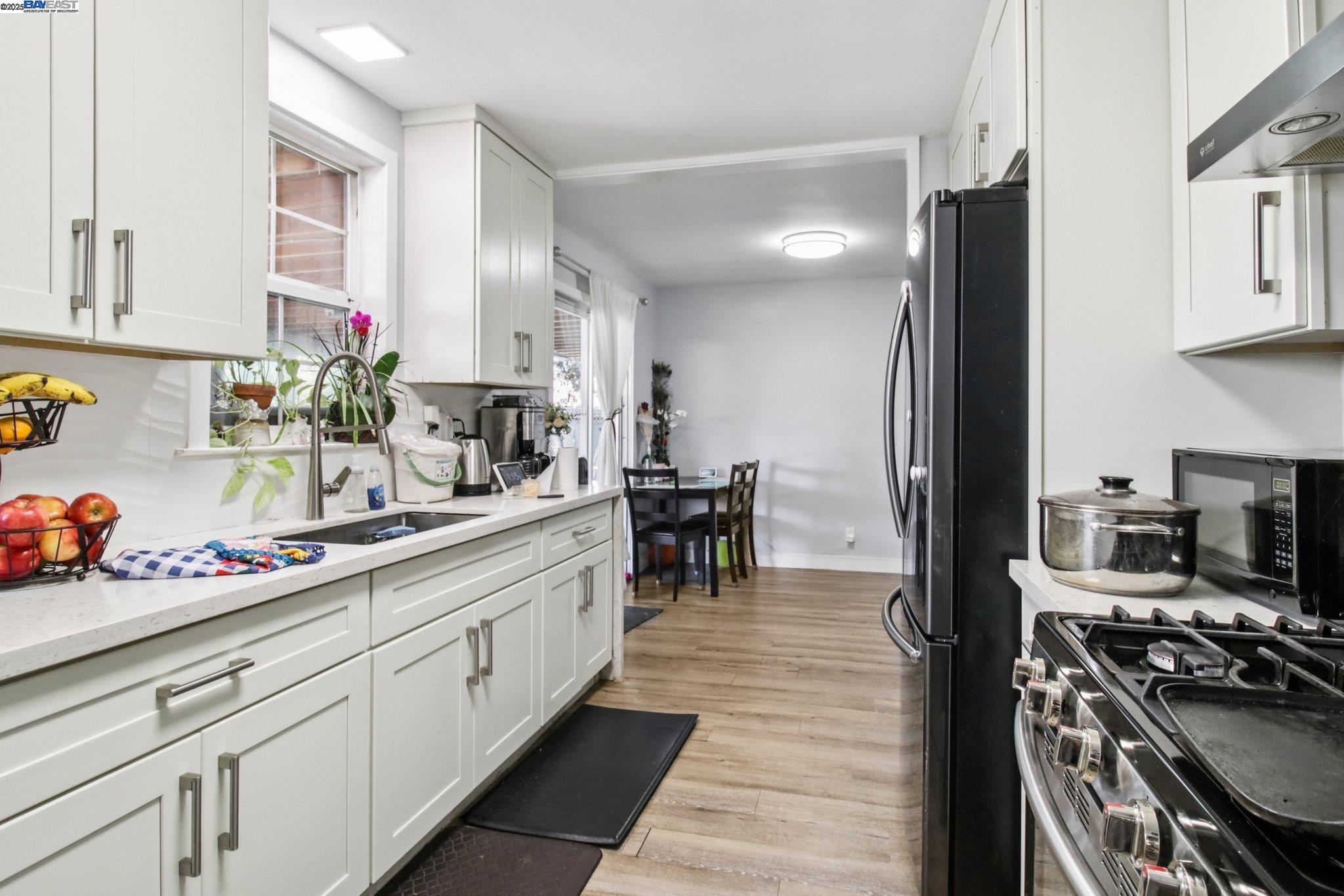 Detail Gallery Image 11 of 39 For 431 Hamilton Ave, Menlo Park,  CA 94025 - 3 Beds | 1 Baths