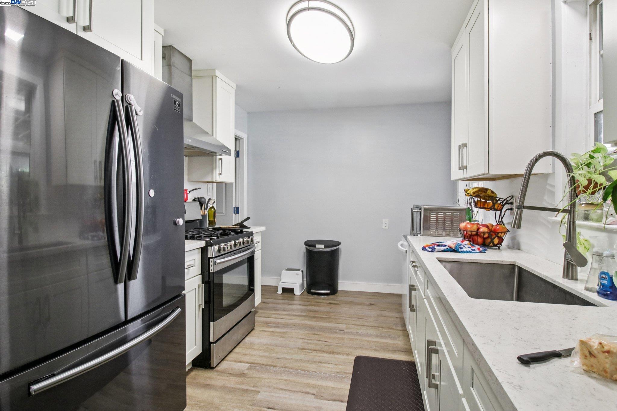 Detail Gallery Image 13 of 39 For 431 Hamilton Ave, Menlo Park,  CA 94025 - 3 Beds | 1 Baths