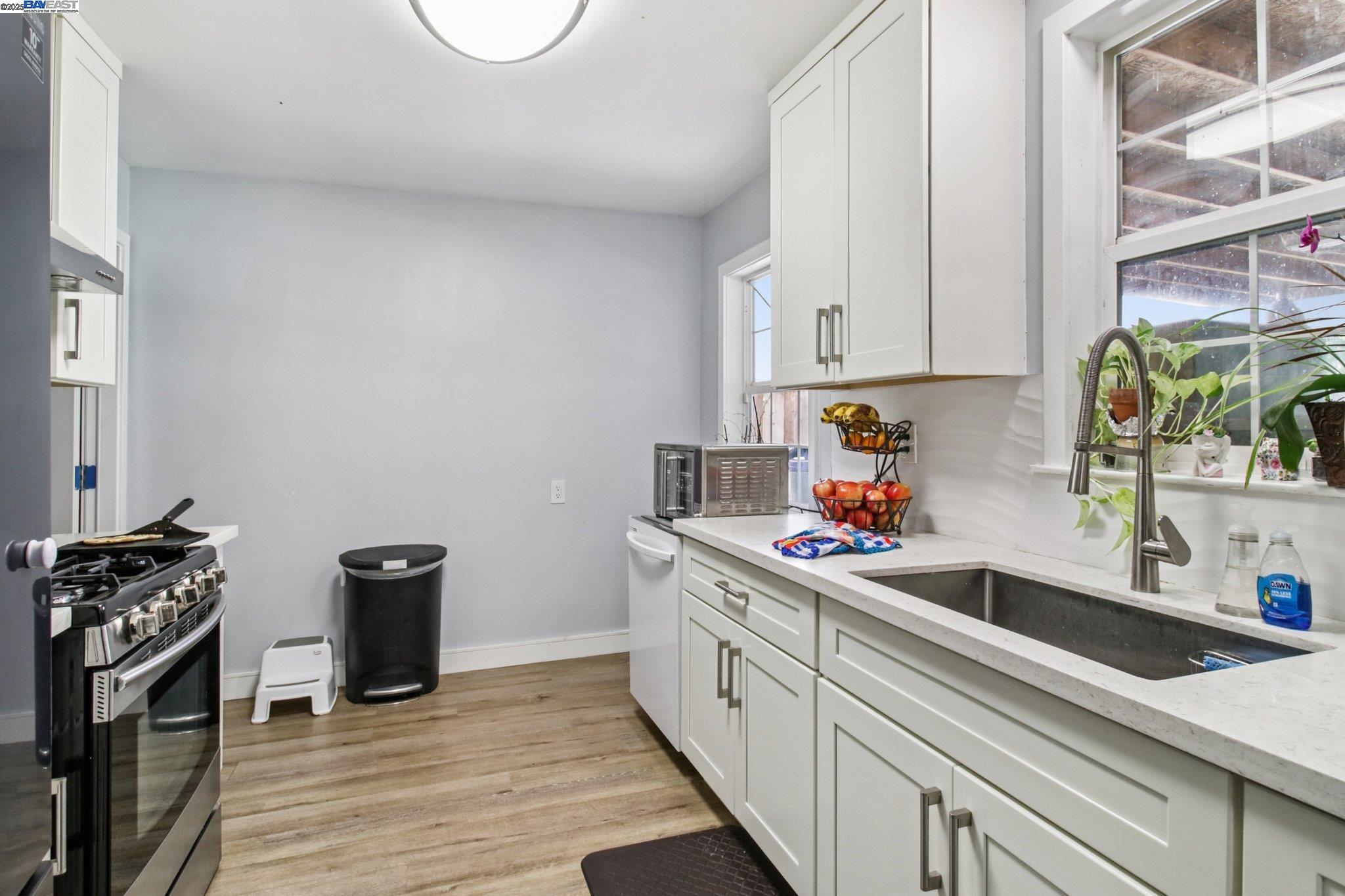 Detail Gallery Image 14 of 39 For 431 Hamilton Ave, Menlo Park,  CA 94025 - 3 Beds | 1 Baths