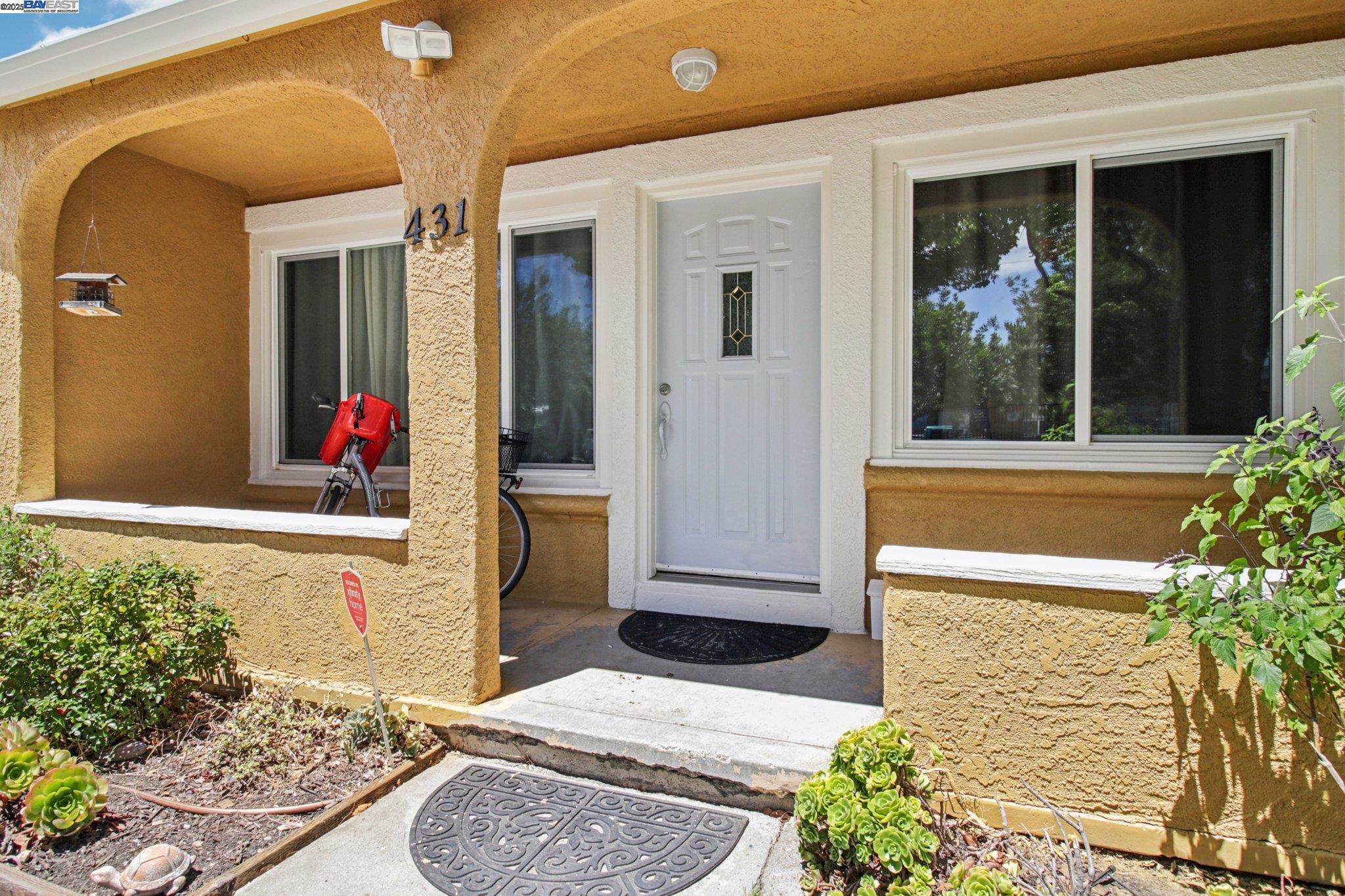 Detail Gallery Image 3 of 39 For 431 Hamilton Ave, Menlo Park,  CA 94025 - 3 Beds | 1 Baths