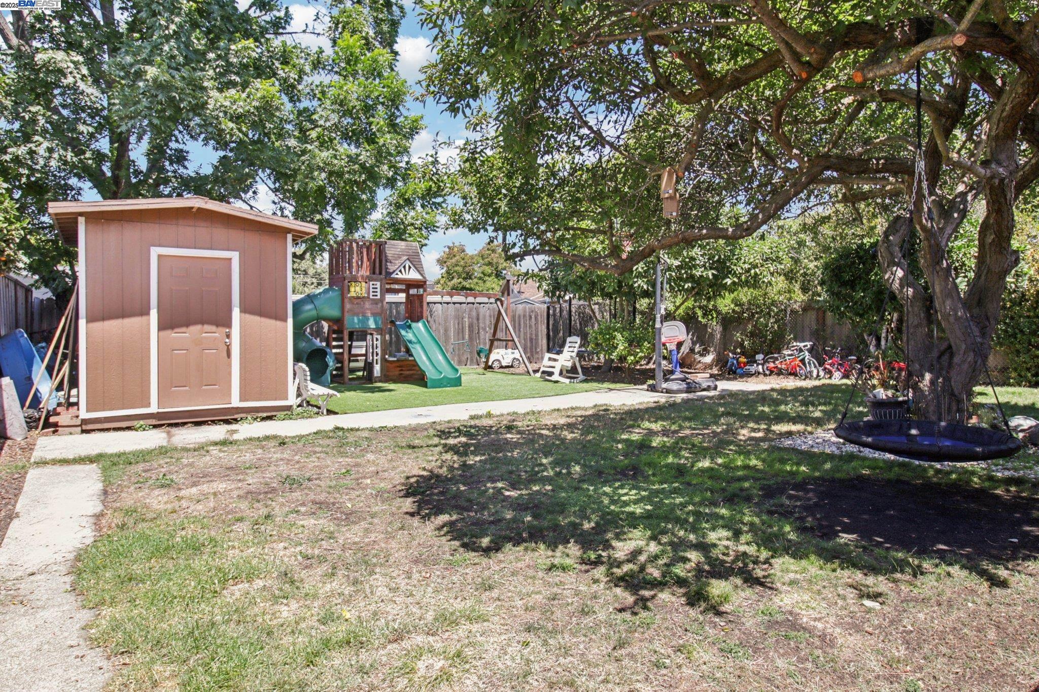 Detail Gallery Image 23 of 39 For 431 Hamilton Ave, Menlo Park,  CA 94025 - 3 Beds | 1 Baths