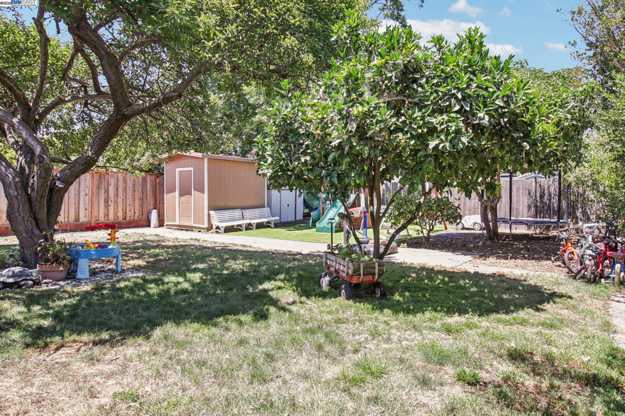 Detail Gallery Image 24 of 39 For 431 Hamilton Ave, Menlo Park,  CA 94025 - 3 Beds | 1 Baths