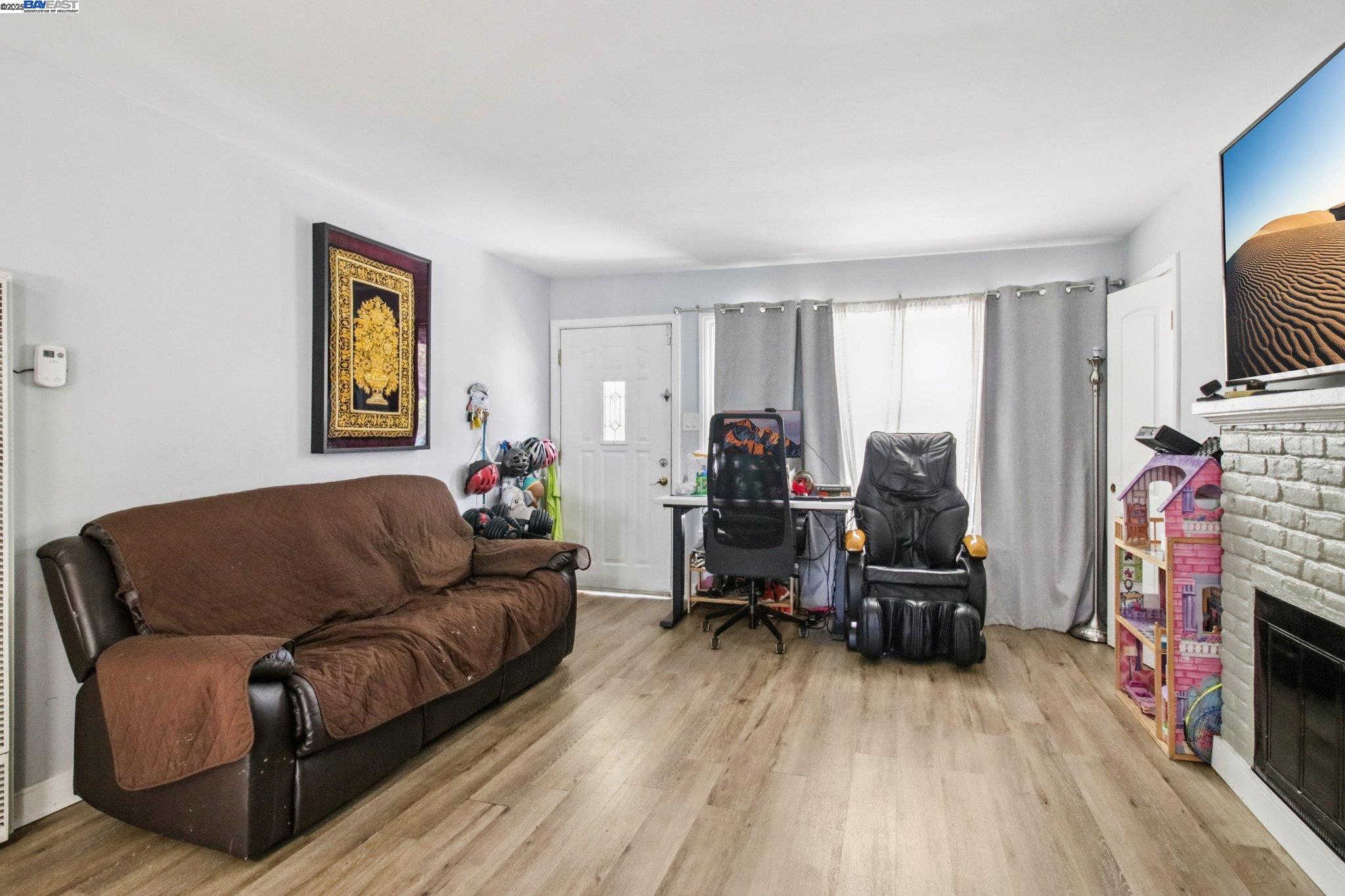 Detail Gallery Image 5 of 39 For 431 Hamilton Ave, Menlo Park,  CA 94025 - 3 Beds | 1 Baths