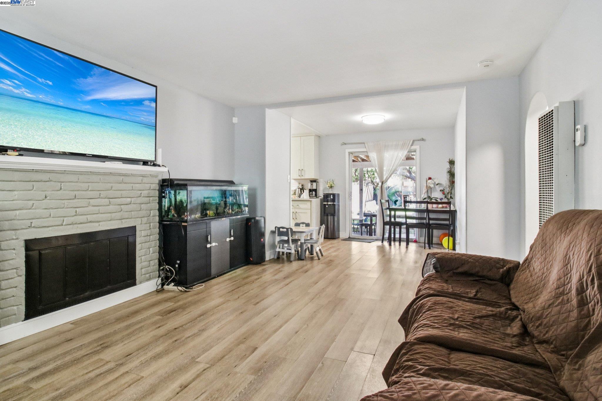 Detail Gallery Image 6 of 39 For 431 Hamilton Ave, Menlo Park,  CA 94025 - 3 Beds | 1 Baths