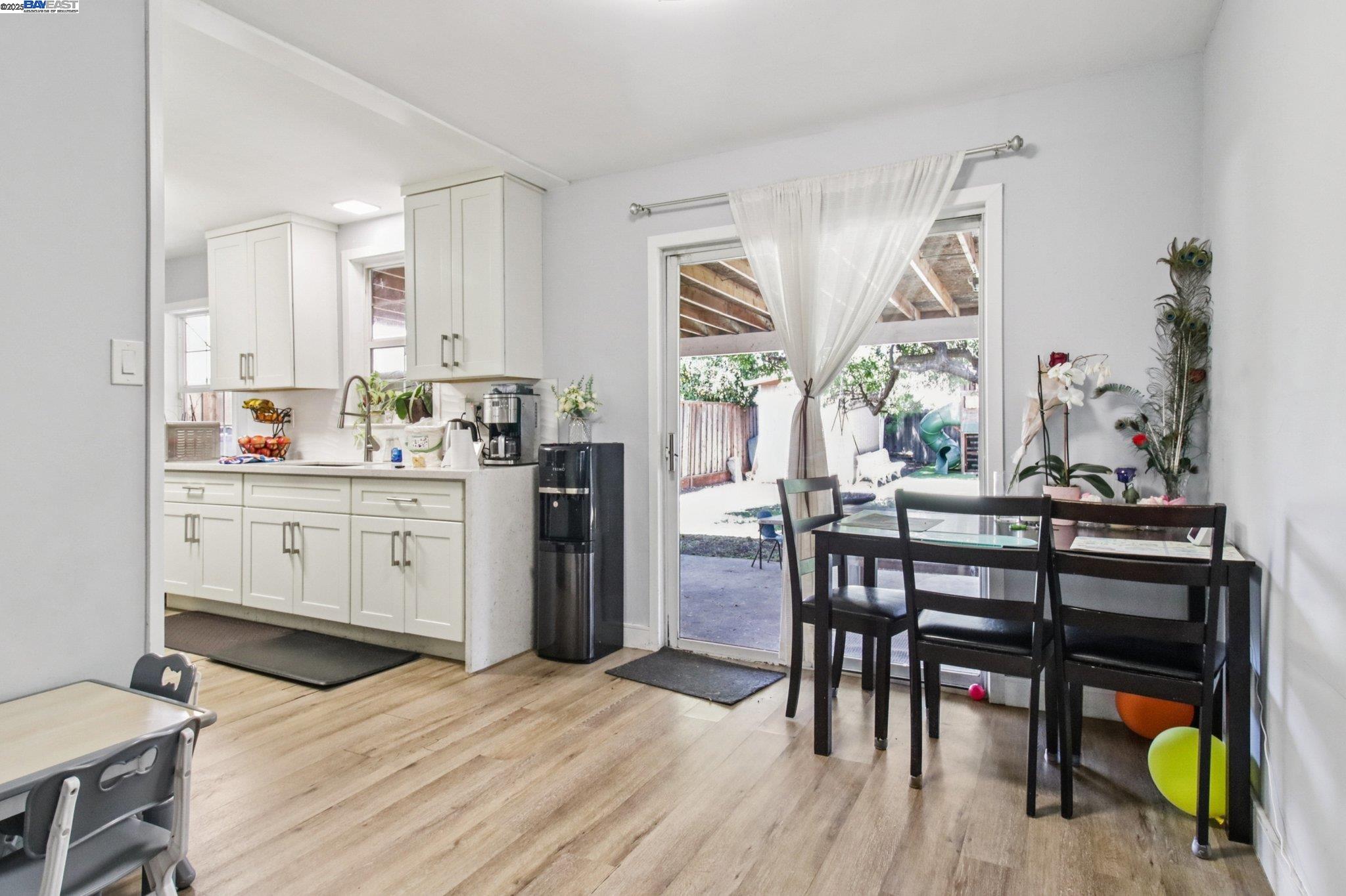 Detail Gallery Image 9 of 39 For 431 Hamilton Ave, Menlo Park,  CA 94025 - 3 Beds | 1 Baths