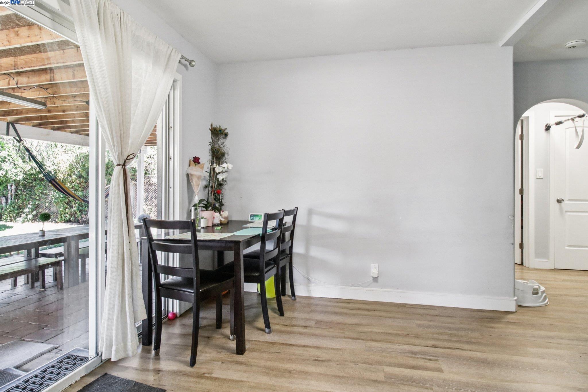 Detail Gallery Image 10 of 39 For 431 Hamilton Ave, Menlo Park,  CA 94025 - 3 Beds | 1 Baths