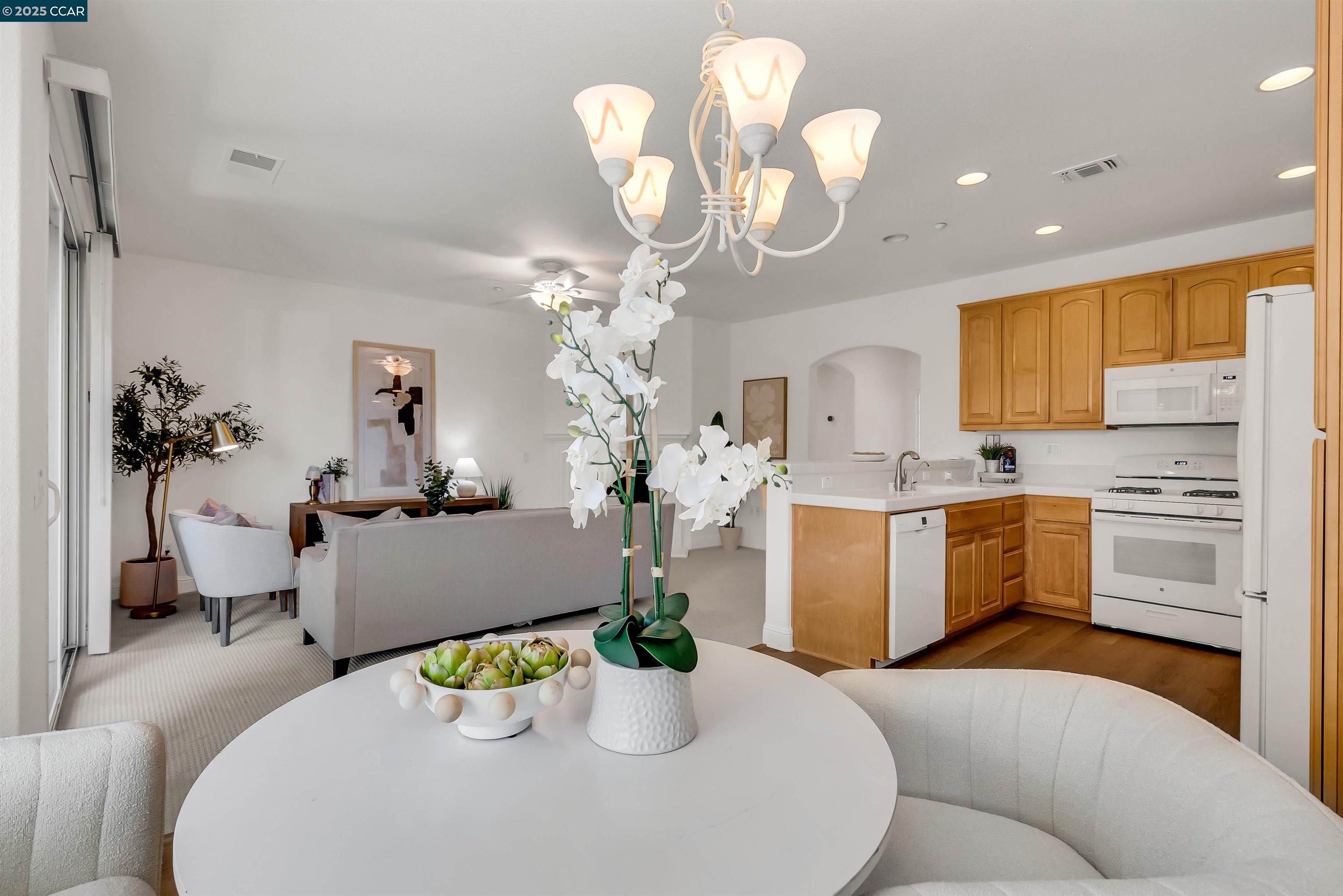 Detail Gallery Image 13 of 50 For 1013 Jay Jay Pl, Brentwood,  CA 94513 - 2 Beds | 2 Baths