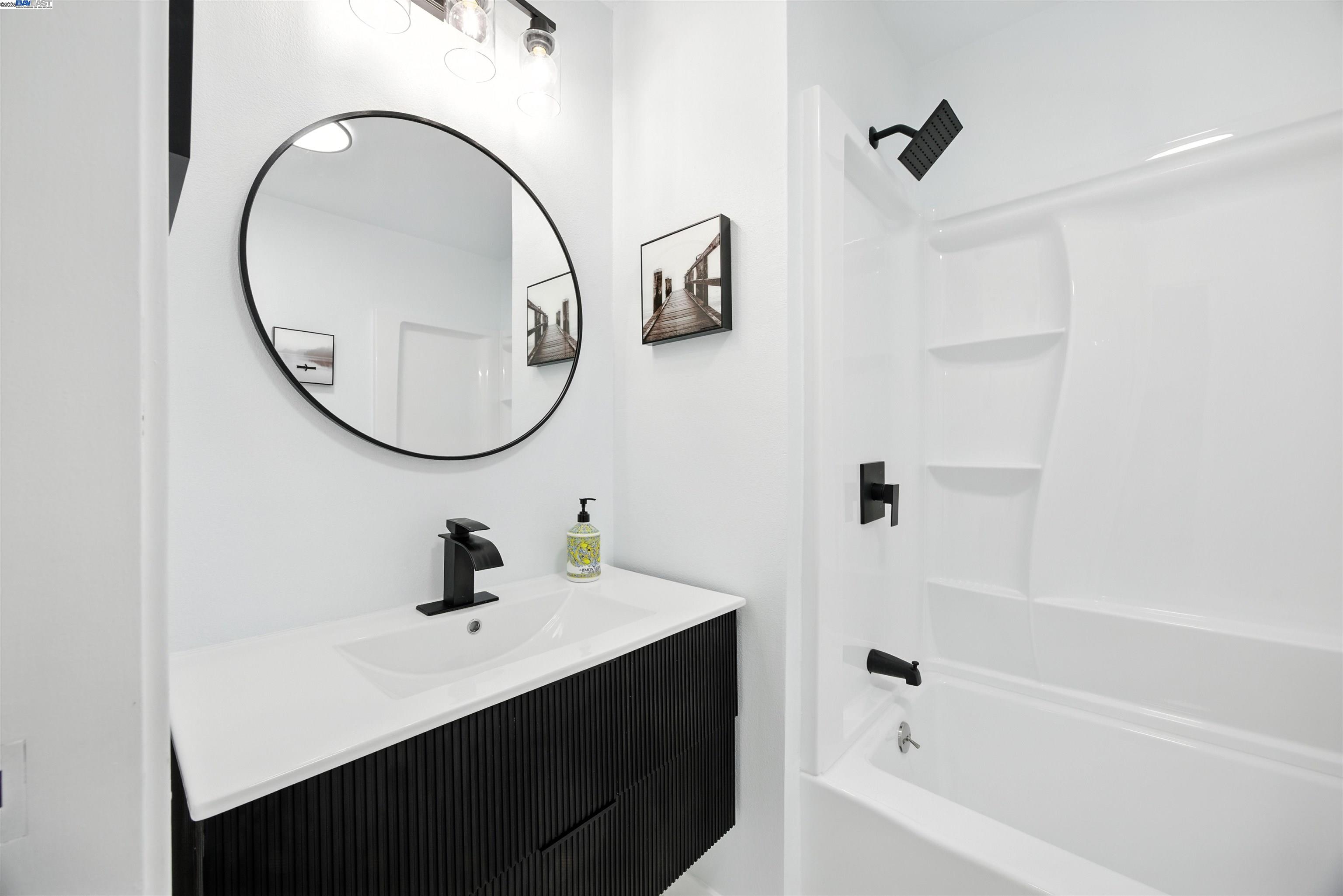Detail Gallery Image 11 of 24 For 3200 Fiji Ln, Alameda,  CA 94502 - 2 Beds | 2 Baths