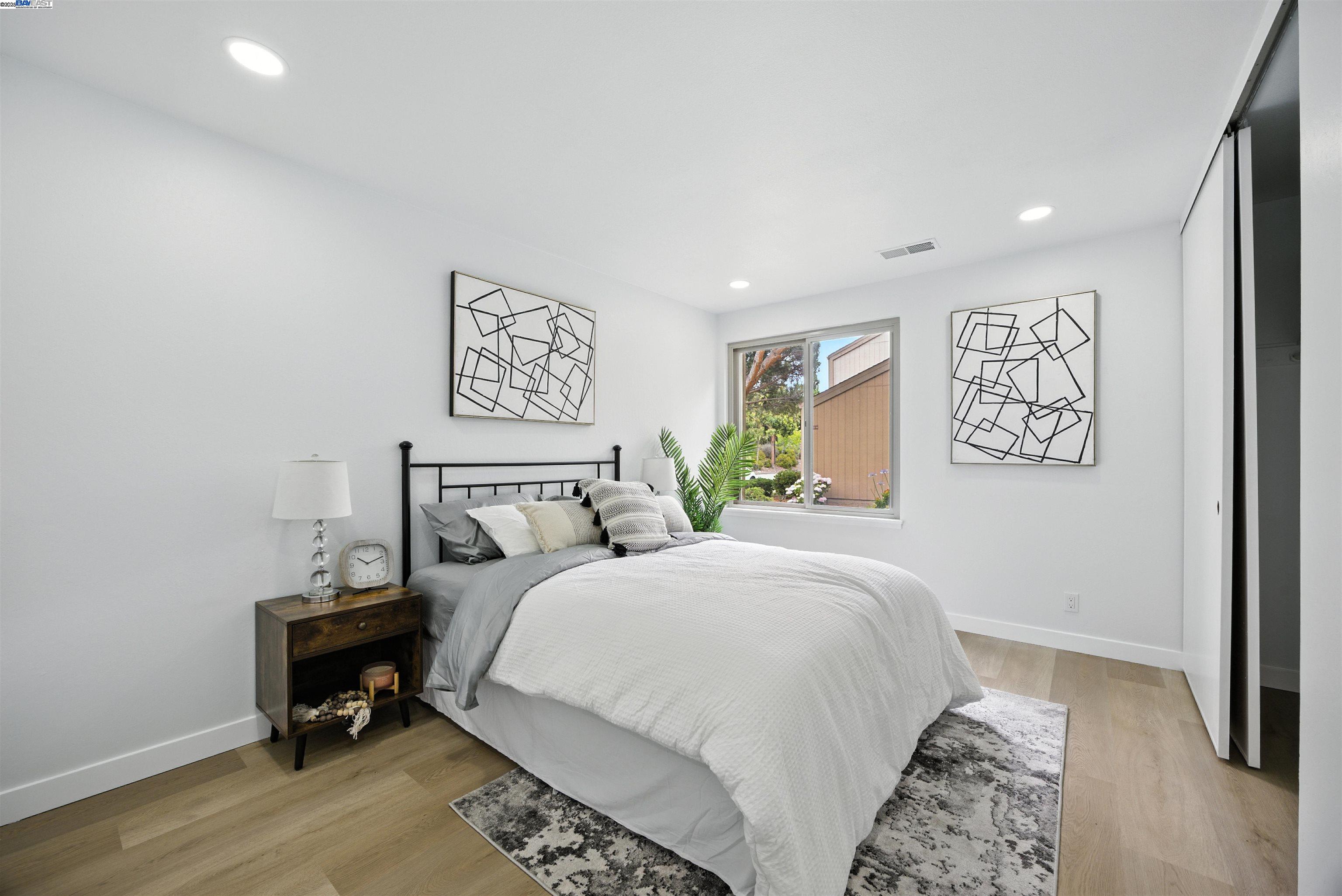 Detail Gallery Image 13 of 24 For 3200 Fiji Ln, Alameda,  CA 94502 - 2 Beds | 2 Baths