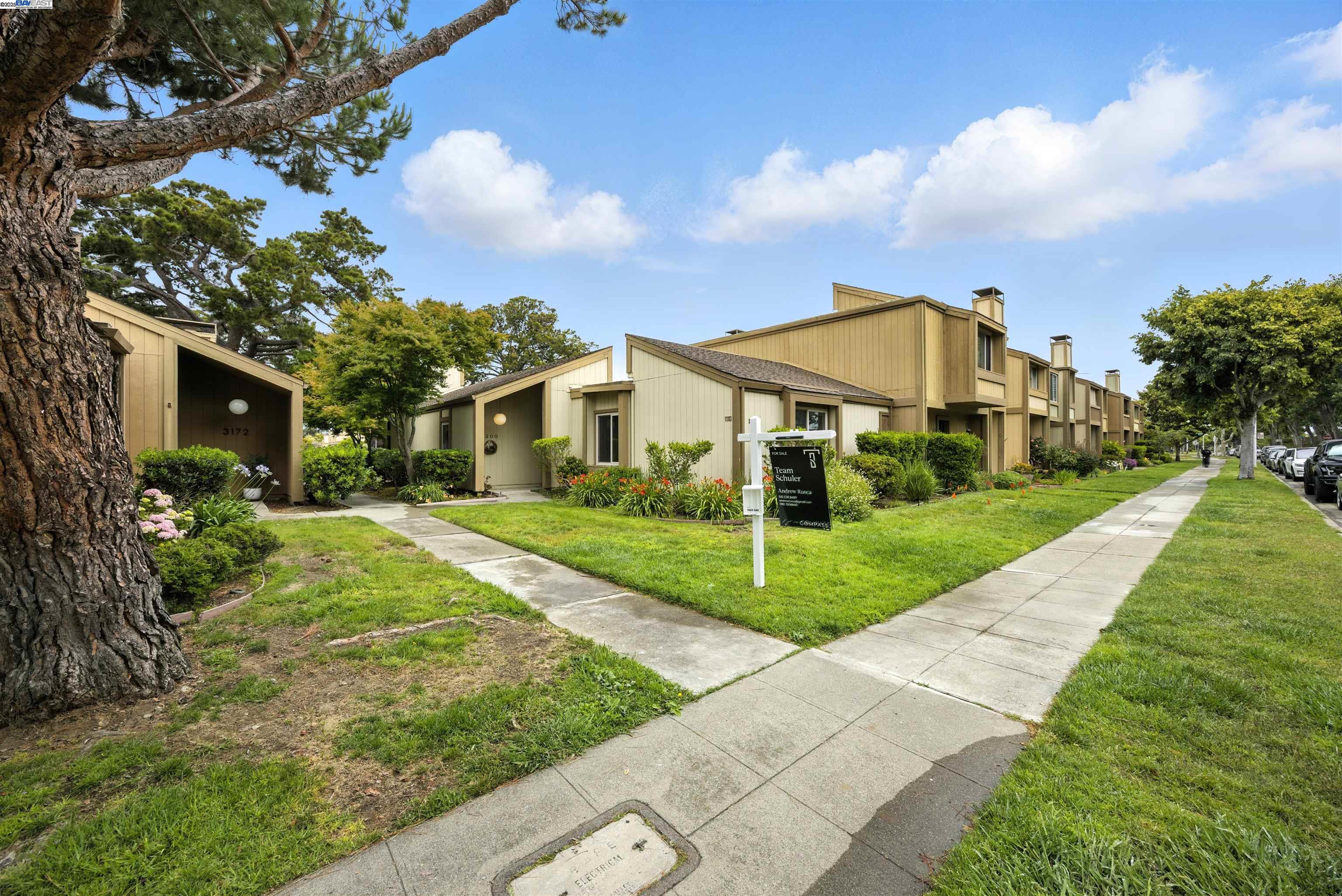 Detail Gallery Image 22 of 24 For 3200 Fiji Ln, Alameda,  CA 94502 - 2 Beds | 2 Baths
