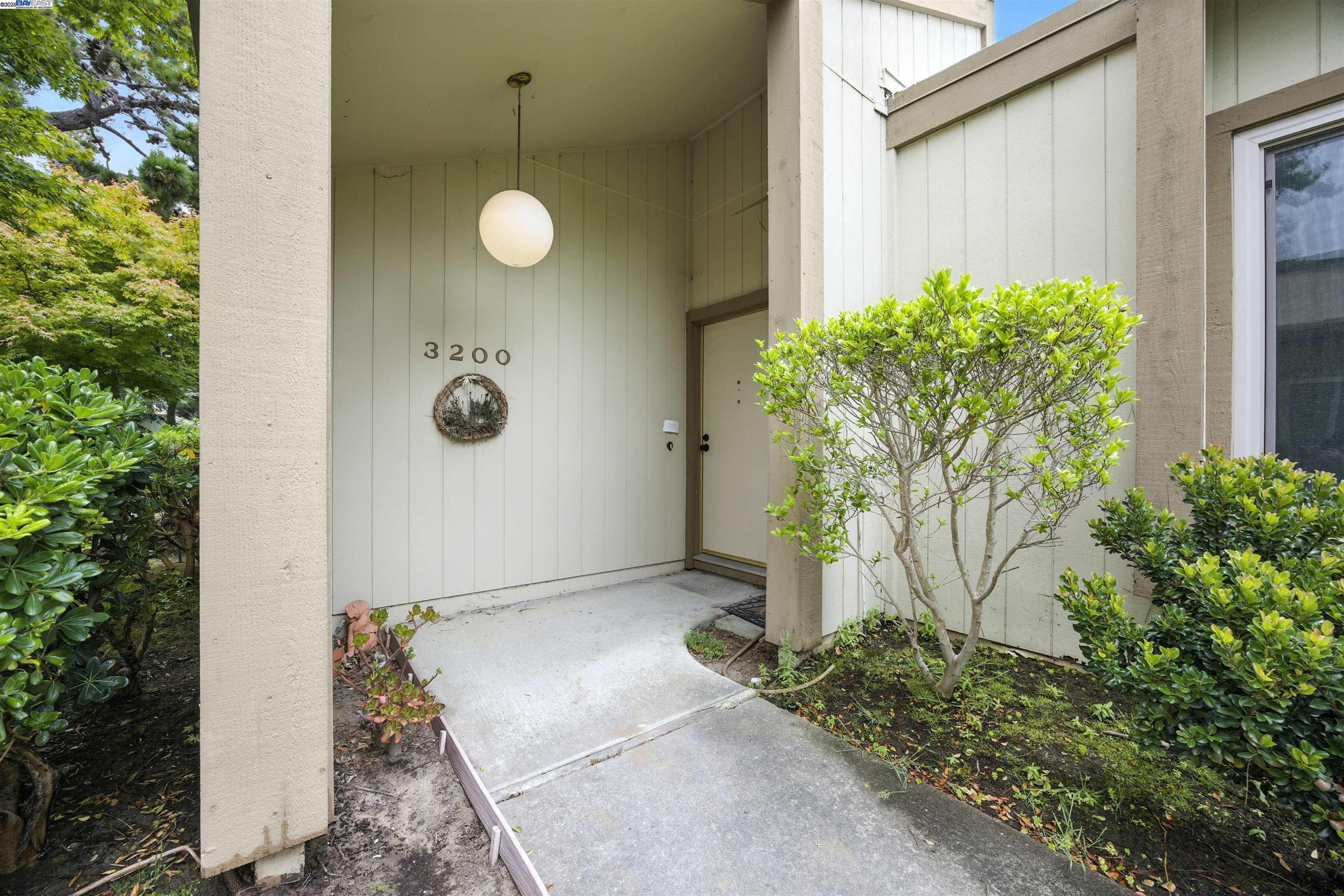 Detail Gallery Image 23 of 24 For 3200 Fiji Ln, Alameda,  CA 94502 - 2 Beds | 2 Baths