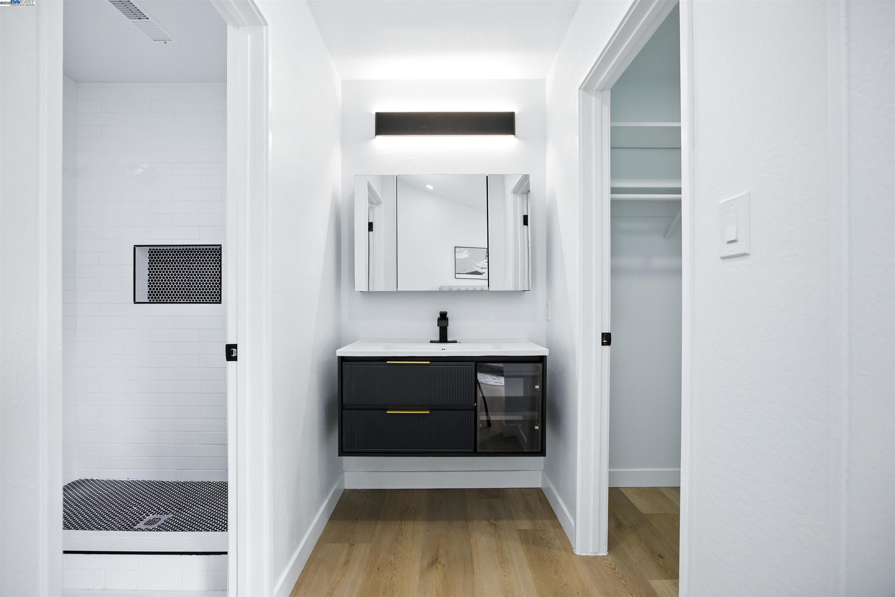 Detail Gallery Image 7 of 24 For 3200 Fiji Ln, Alameda,  CA 94502 - 2 Beds | 2 Baths
