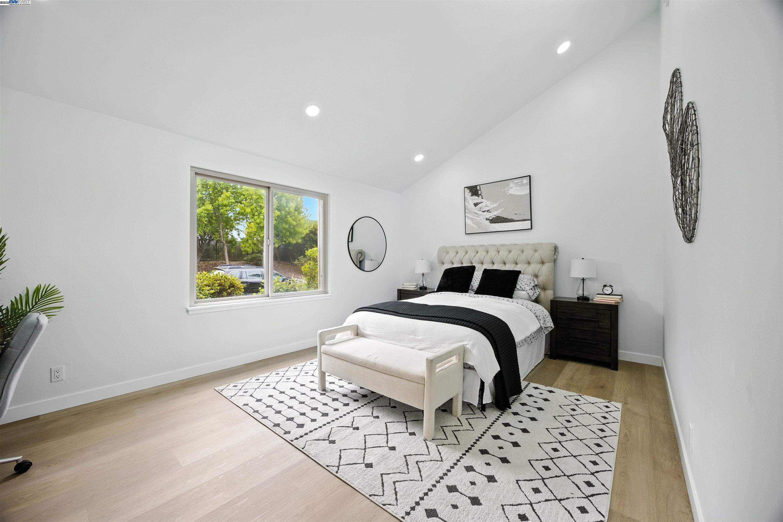 Detail Gallery Image 9 of 24 For 3200 Fiji Ln, Alameda,  CA 94502 - 2 Beds | 2 Baths