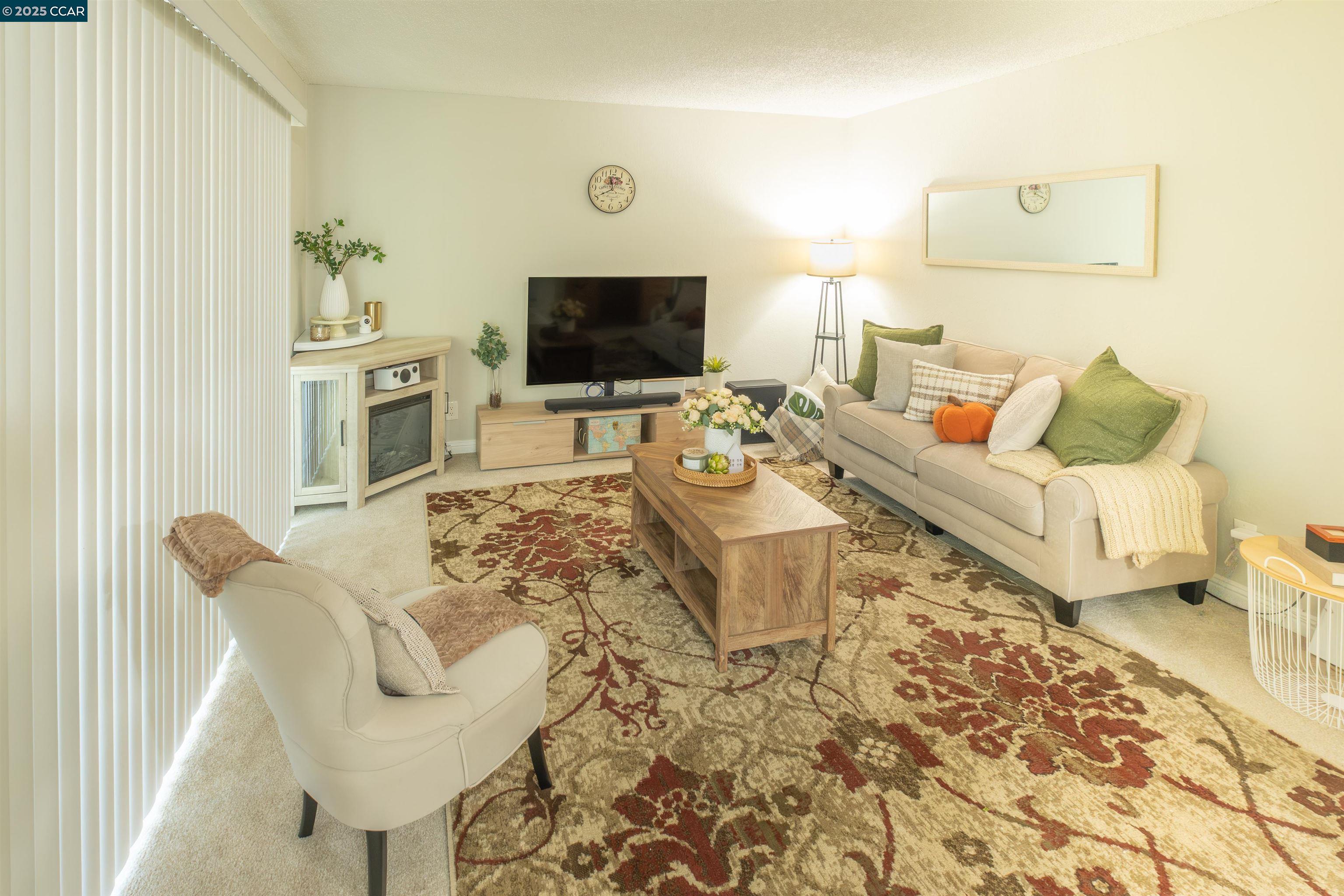 Detail Gallery Image 2 of 19 For 5318 Ridgeview Cir #10,  El Sobrante,  CA 94803 - 2 Beds | 1 Baths