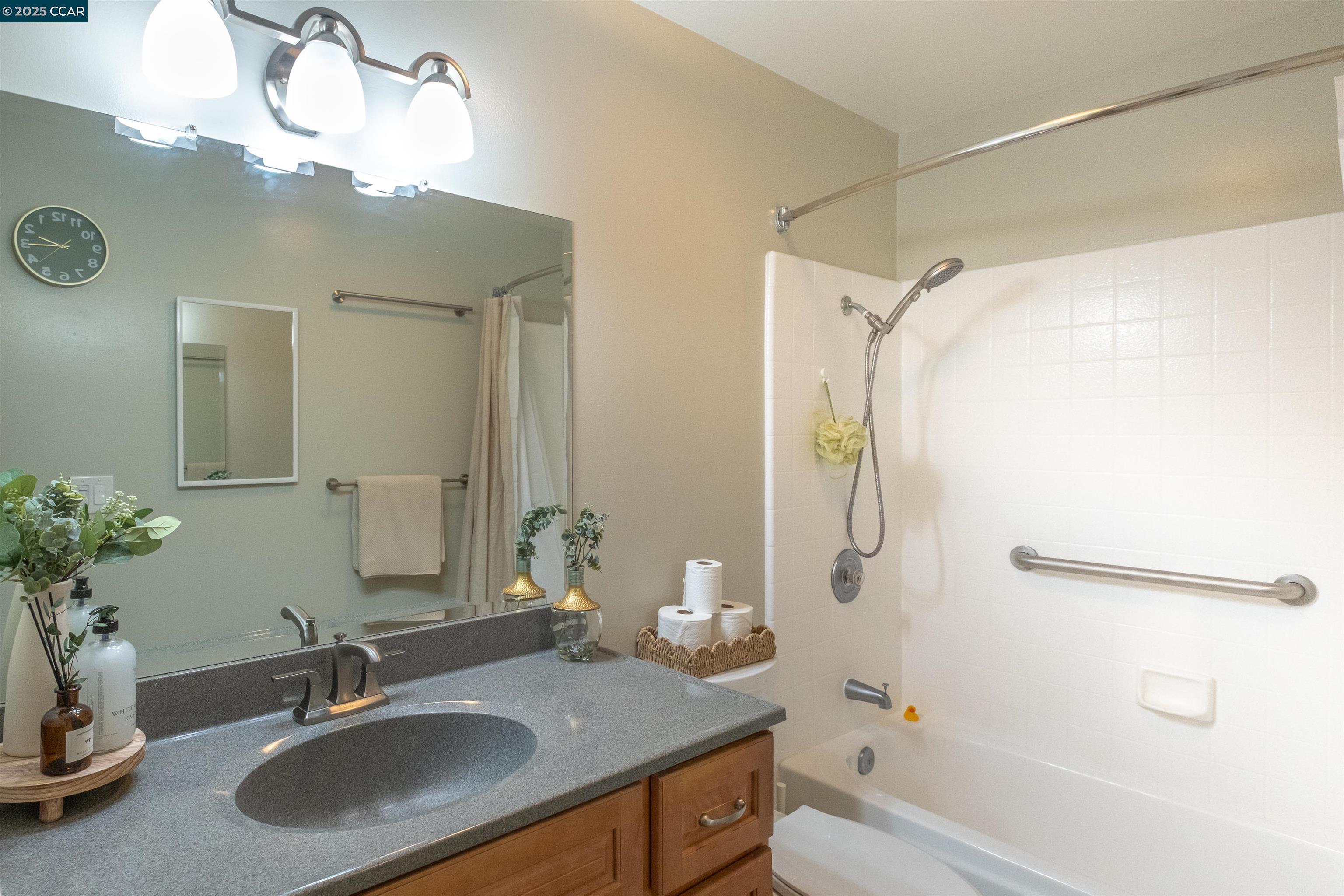 Detail Gallery Image 12 of 19 For 5318 Ridgeview Cir #10,  El Sobrante,  CA 94803 - 2 Beds | 1 Baths