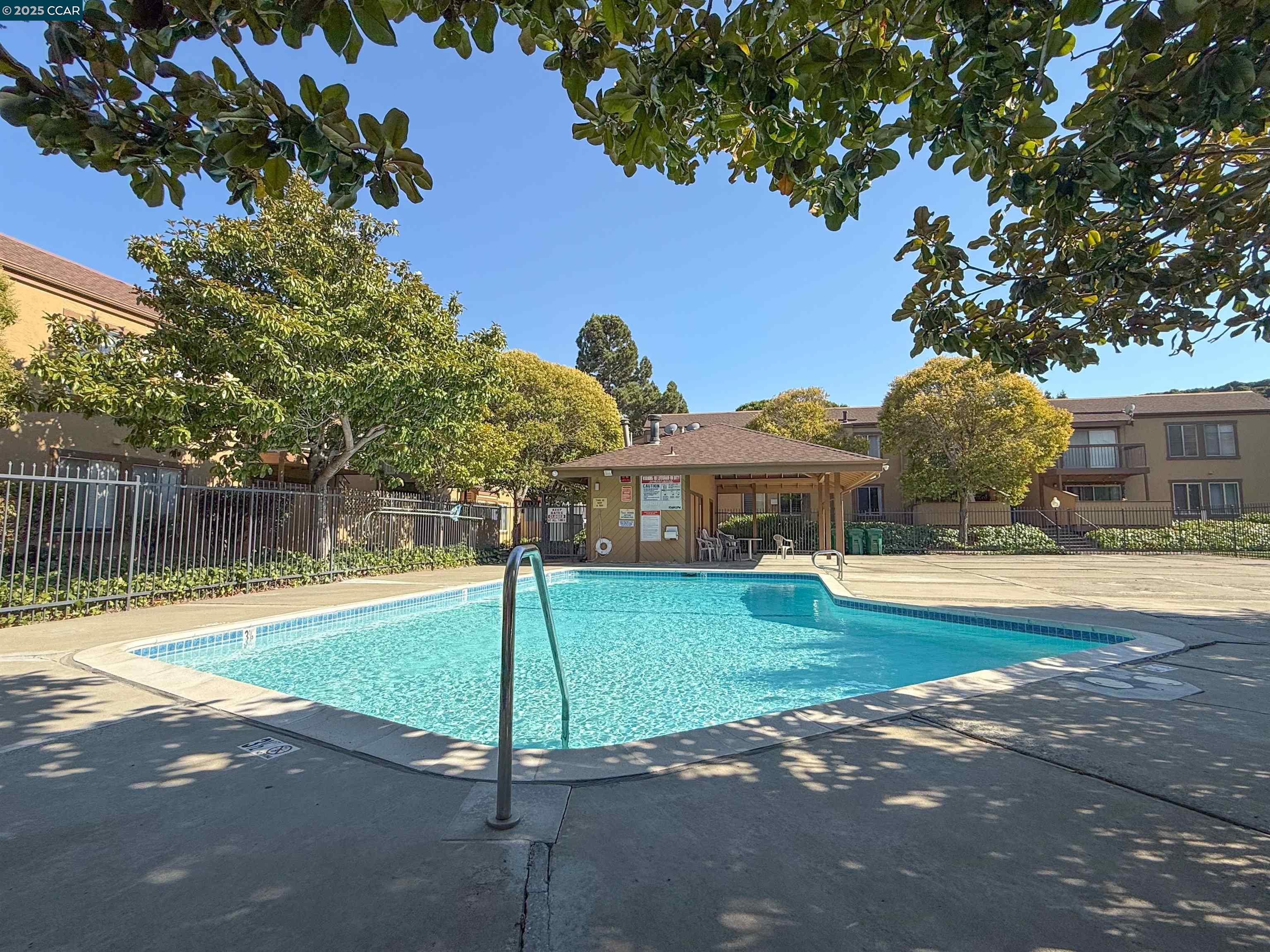 Detail Gallery Image 18 of 19 For 5318 Ridgeview Cir #10,  El Sobrante,  CA 94803 - 2 Beds | 1 Baths