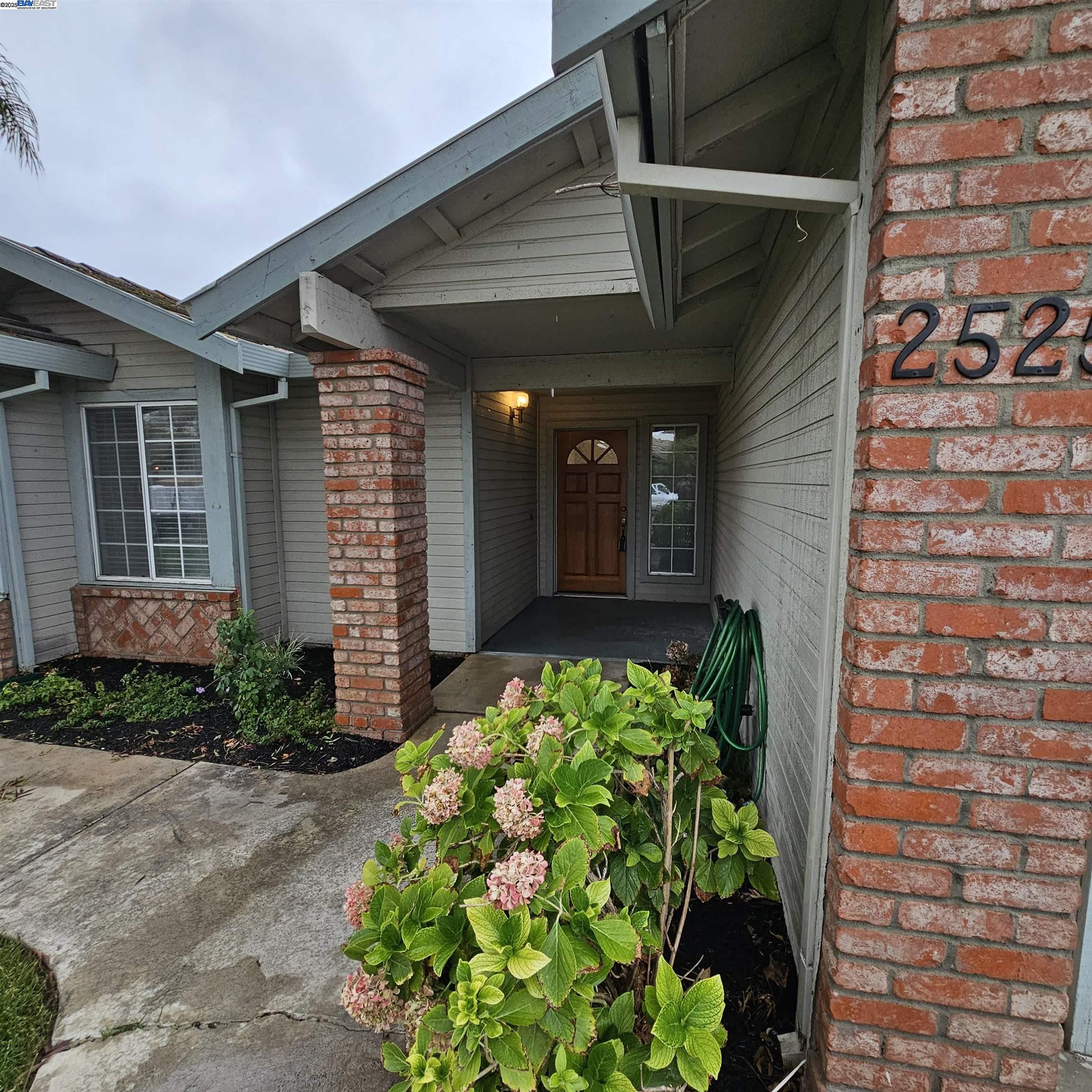 Detail Gallery Image 2 of 18 For 2525 Travao Ln, Tracy,  CA 95376 - 3 Beds | 2 Baths