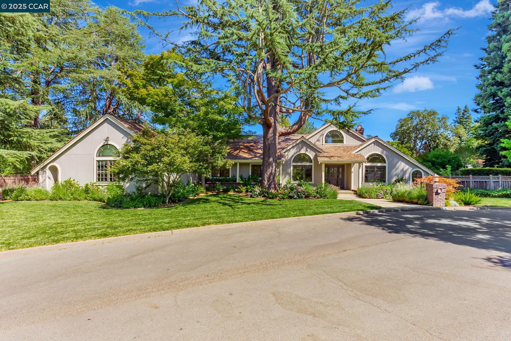 Detail Gallery Image 1 of 60 For 21 Carriage Ct, Alamo,  CA 94507 - 4 Beds | 2/1 Baths