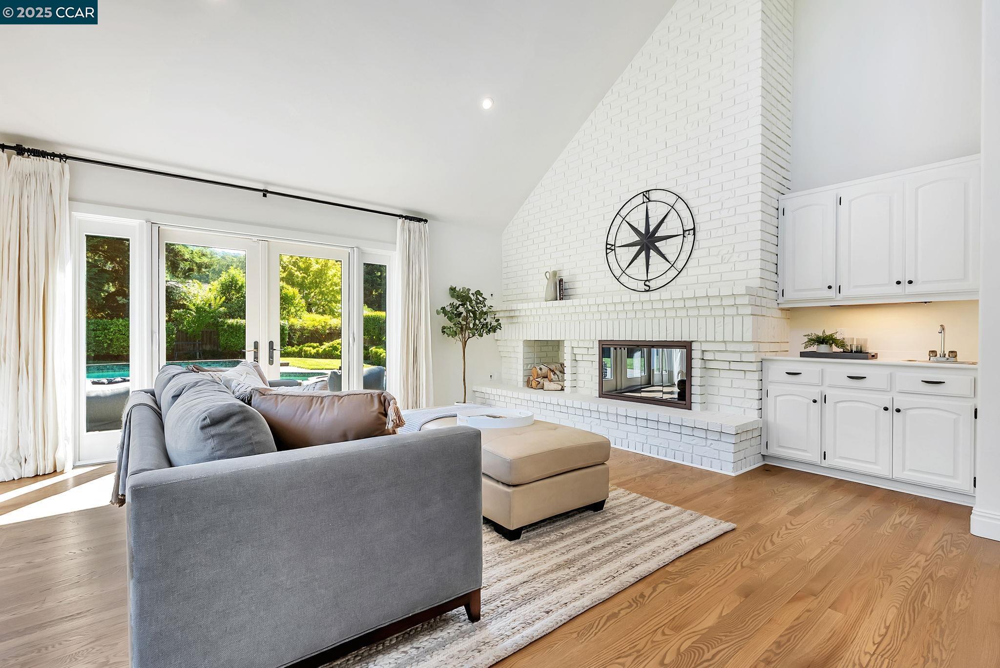 Detail Gallery Image 14 of 60 For 21 Carriage Ct, Alamo,  CA 94507 - 4 Beds | 2/1 Baths