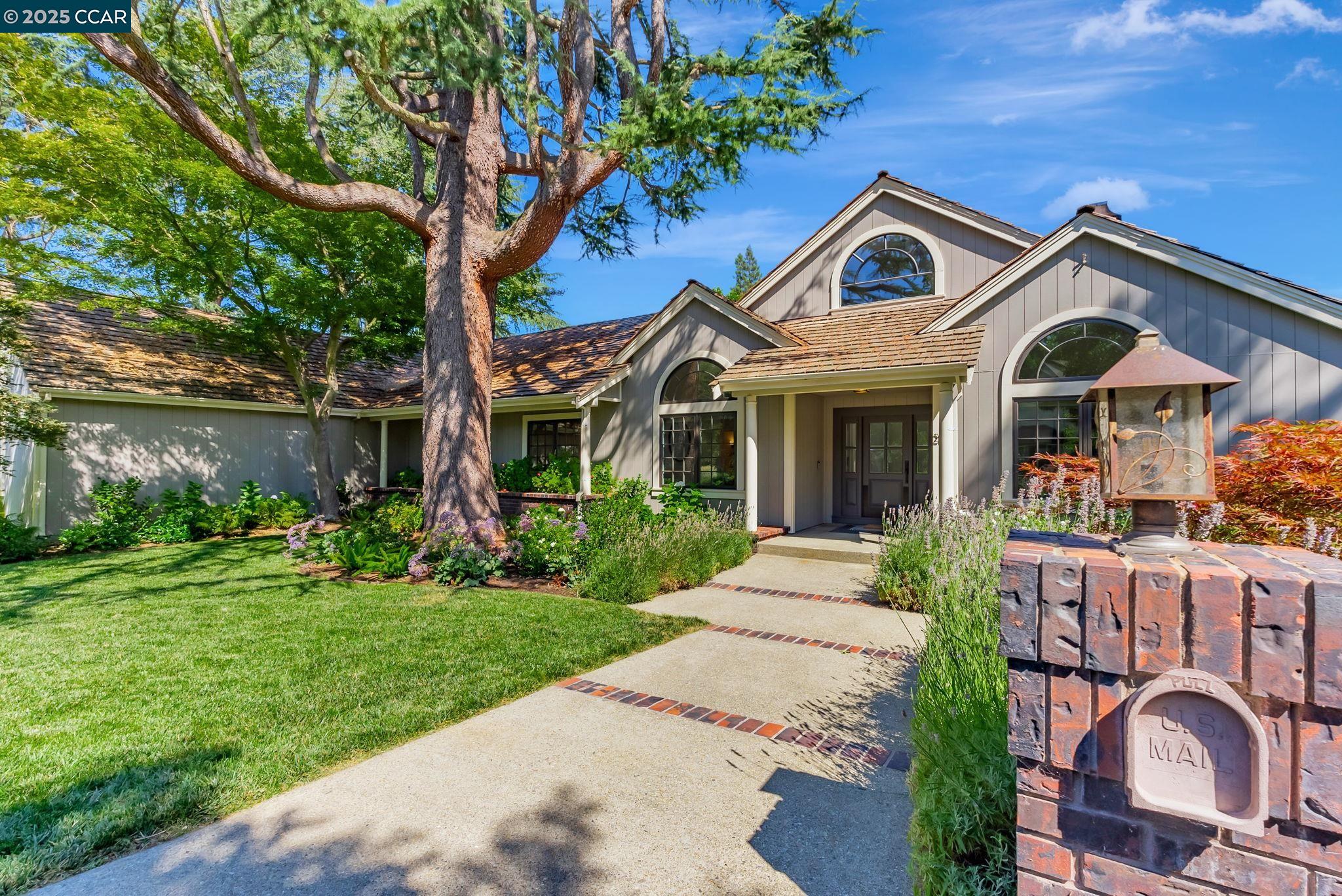Detail Gallery Image 3 of 60 For 21 Carriage Ct, Alamo,  CA 94507 - 4 Beds | 2/1 Baths