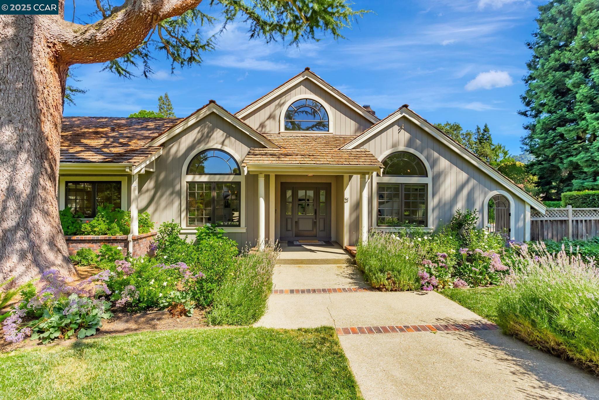 Detail Gallery Image 4 of 60 For 21 Carriage Ct, Alamo,  CA 94507 - 4 Beds | 2/1 Baths