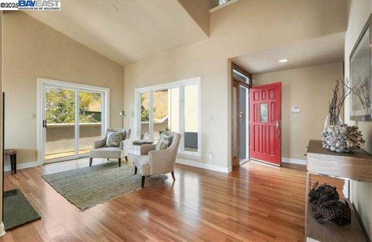 Detail Gallery Image 2 of 16 For 1838 Grand View Dr, Oakland,  CA 94618 - 3 Beds | 2/1 Baths