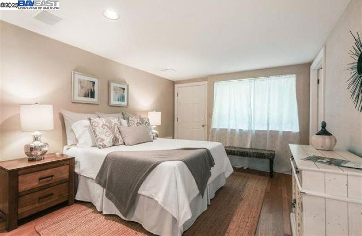 Detail Gallery Image 11 of 16 For 1838 Grand View Dr, Oakland,  CA 94618 - 3 Beds | 2/1 Baths