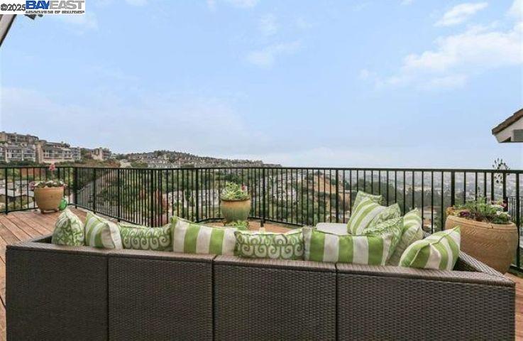 Detail Gallery Image 14 of 16 For 1838 Grand View Dr, Oakland,  CA 94618 - 3 Beds | 2/1 Baths