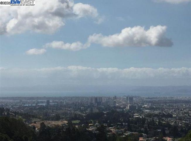 Detail Gallery Image 15 of 16 For 1838 Grand View Dr, Oakland,  CA 94618 - 3 Beds | 2/1 Baths