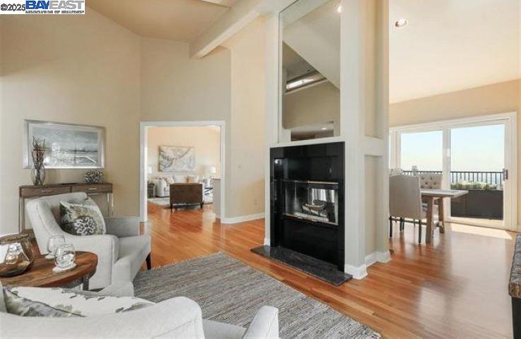 Detail Gallery Image 3 of 16 For 1838 Grand View Dr, Oakland,  CA 94618 - 3 Beds | 2/1 Baths