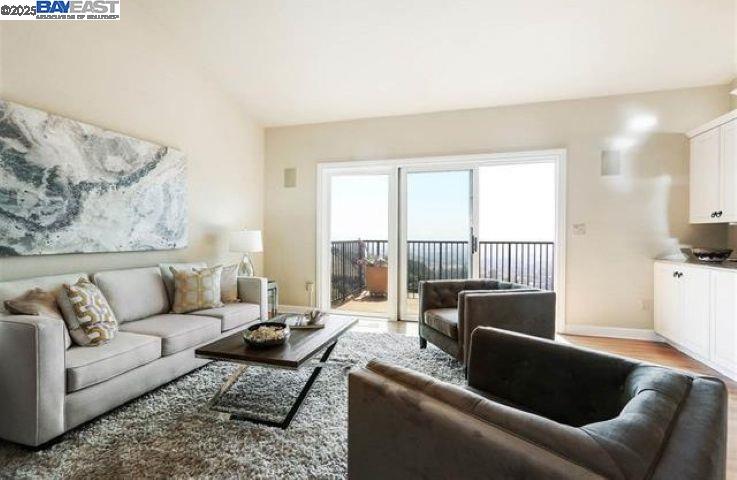 Detail Gallery Image 6 of 16 For 1838 Grand View Dr, Oakland,  CA 94618 - 3 Beds | 2/1 Baths