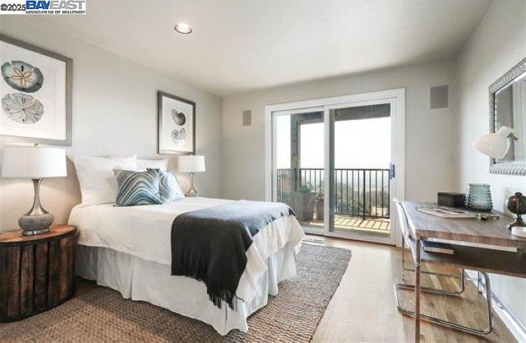 Detail Gallery Image 10 of 16 For 1838 Grand View Dr, Oakland,  CA 94618 - 3 Beds | 2/1 Baths