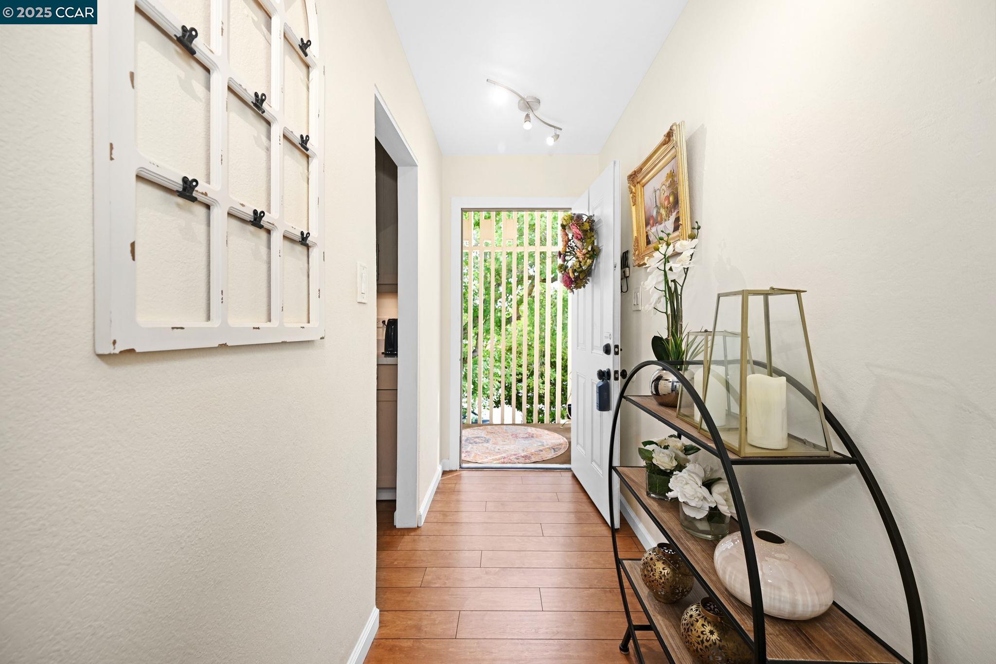Detail Gallery Image 2 of 21 For 2180 Geary Rd #20,  Pleasant Hill,  CA 94523 - 2 Beds | 1 Baths